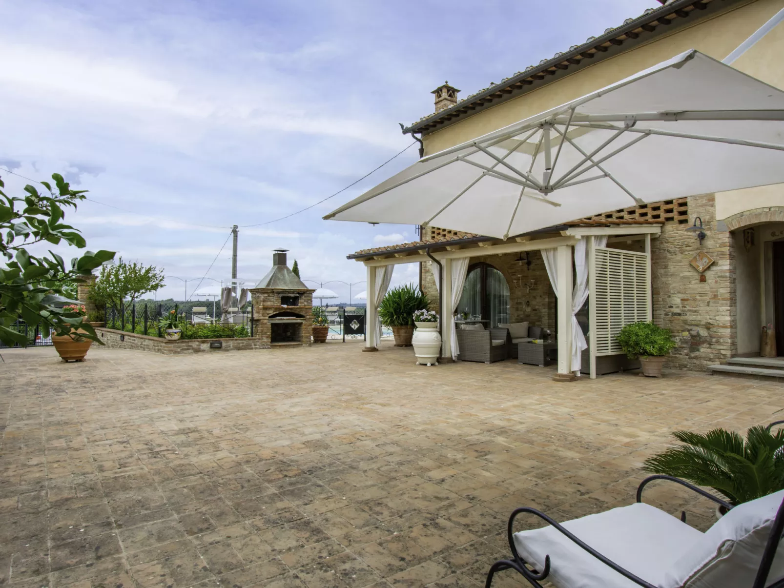 La Vecchia Pieve-Outside