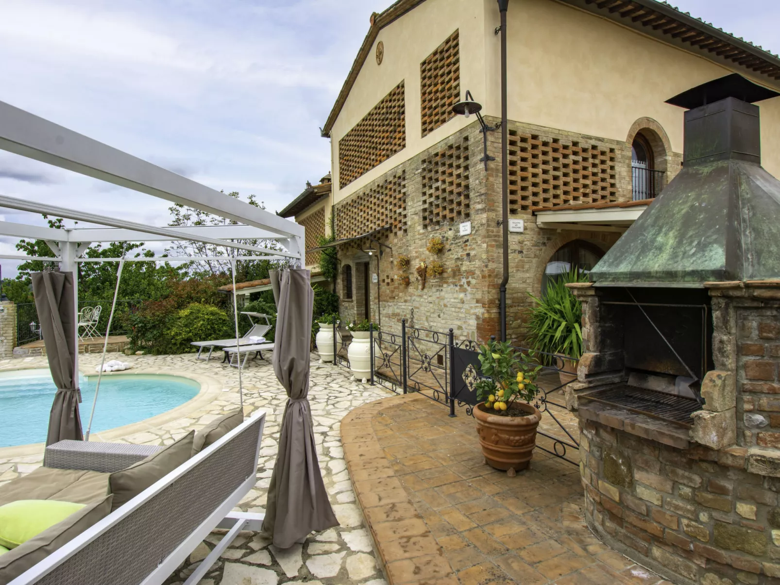 La Vecchia Pieve-Outside