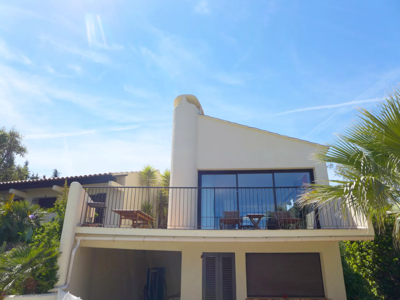 La Maison du Midi-Outside
