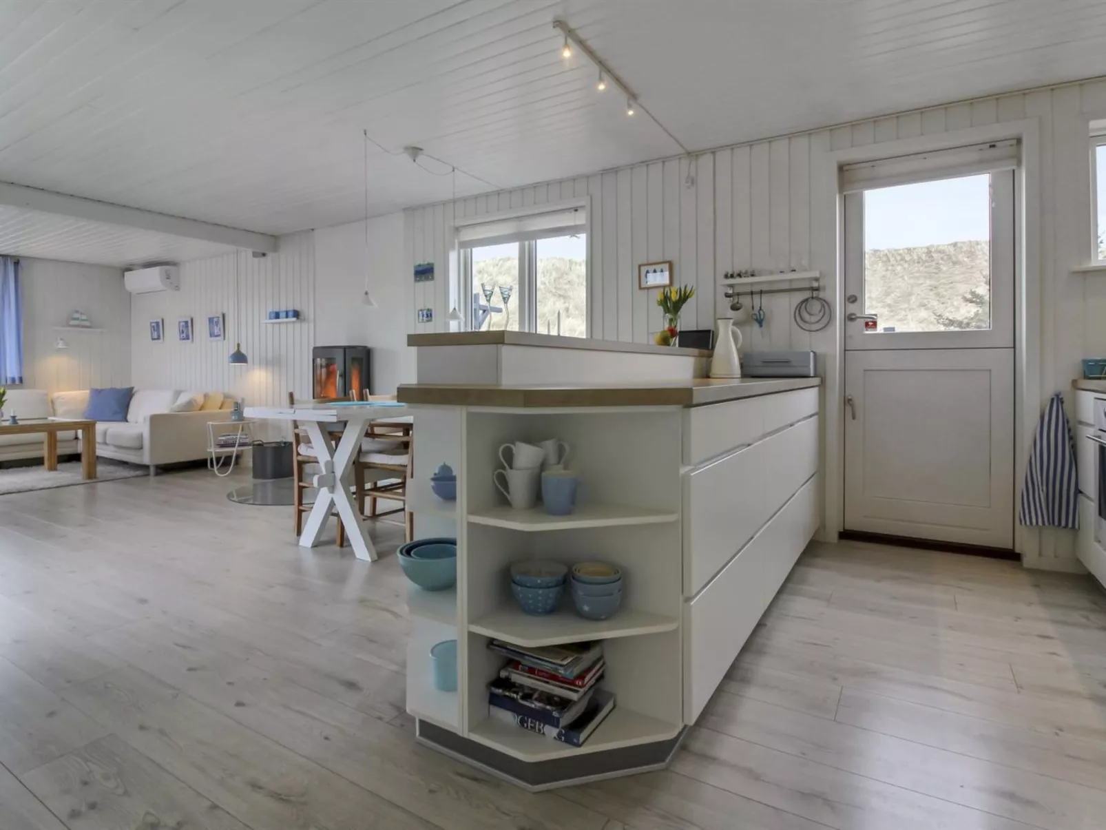 "Ingvild" - 150m from the sea-Inside