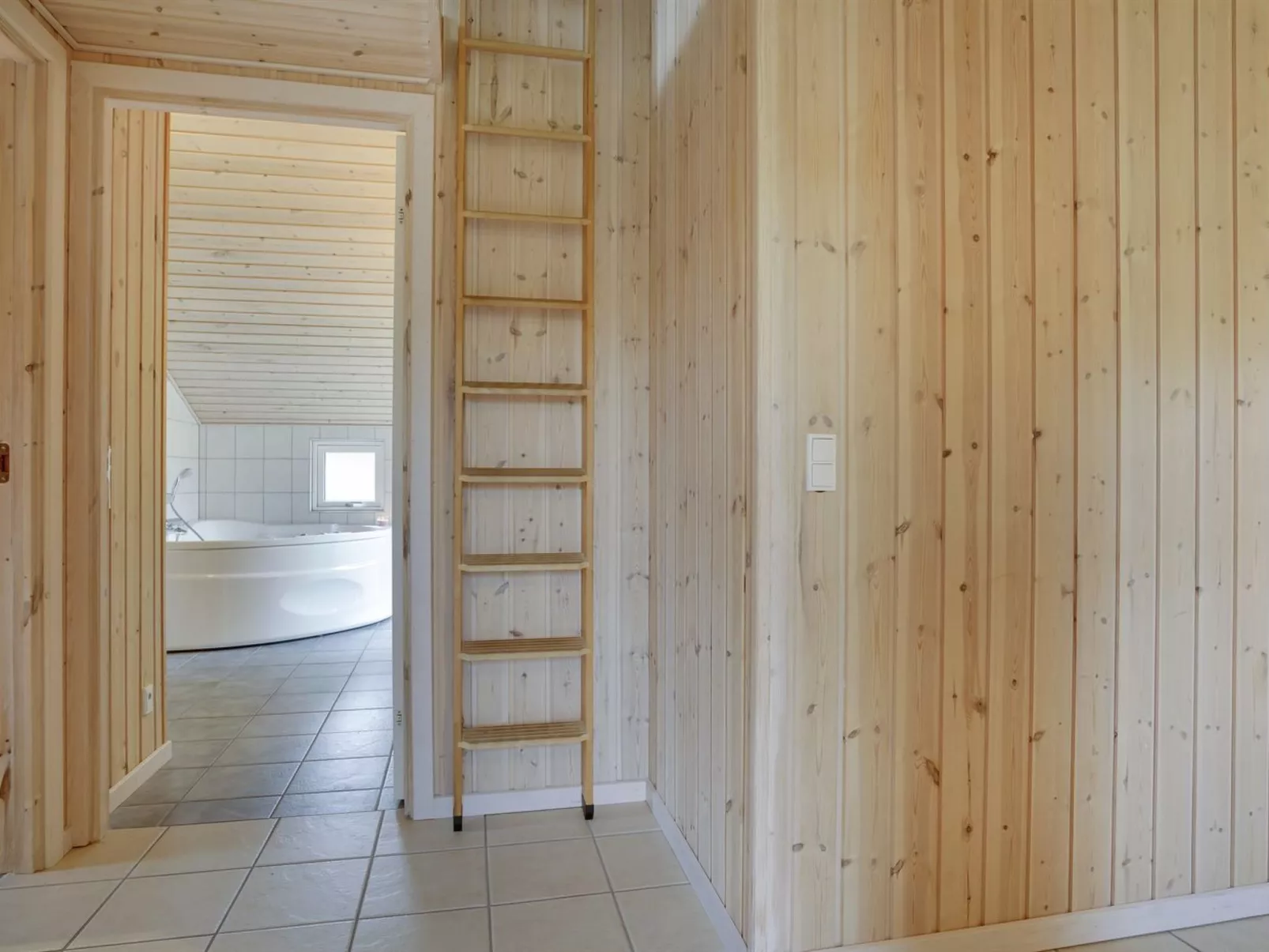 "Thorketil" - 1.1km from the sea-Inside