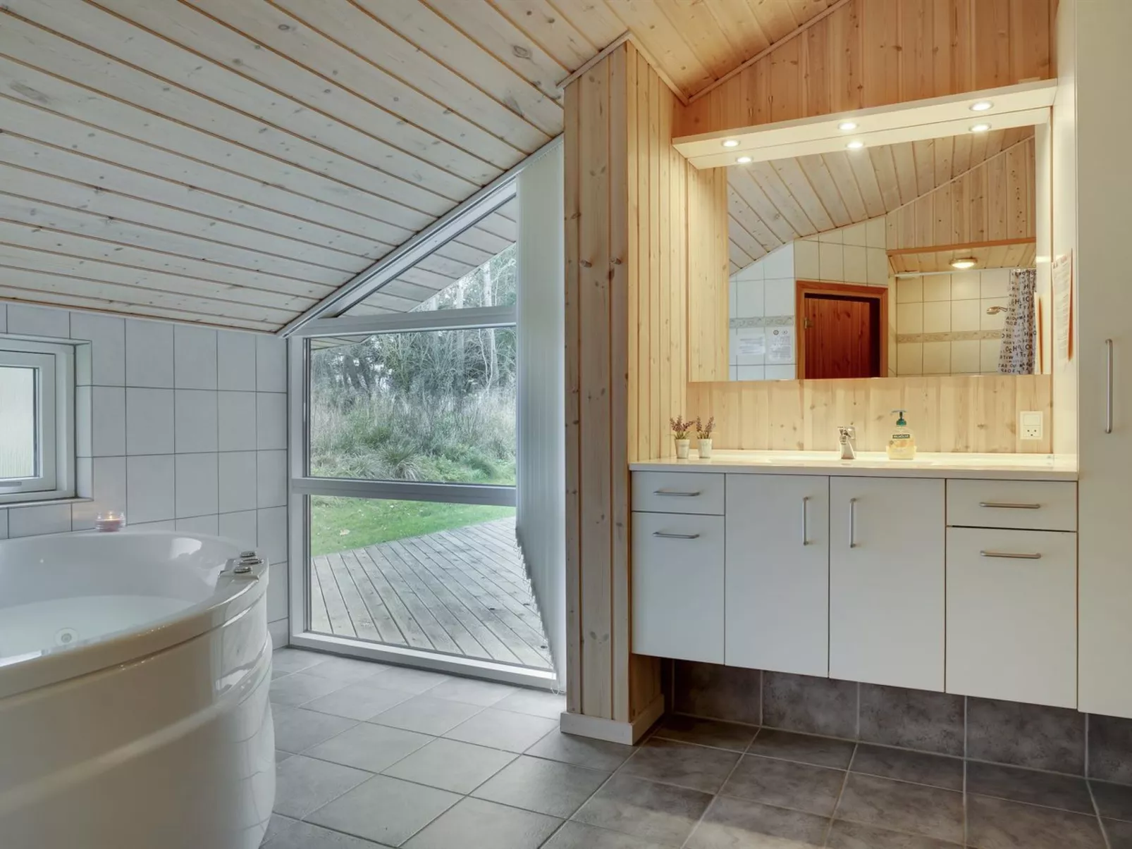 "Thorketil" - 1.1km from the sea-Inside