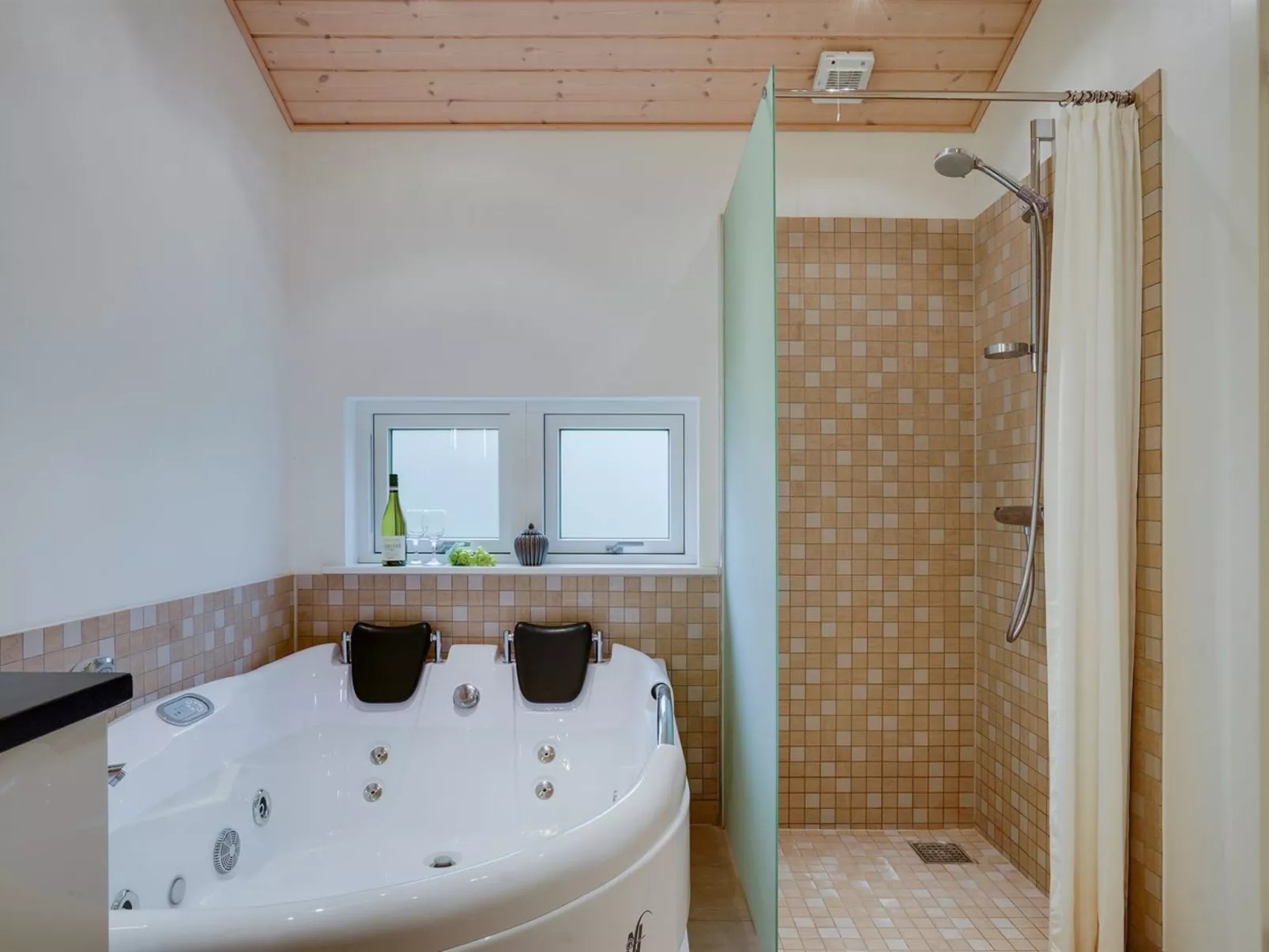 "Hunlef" - 400m from the sea-Inside