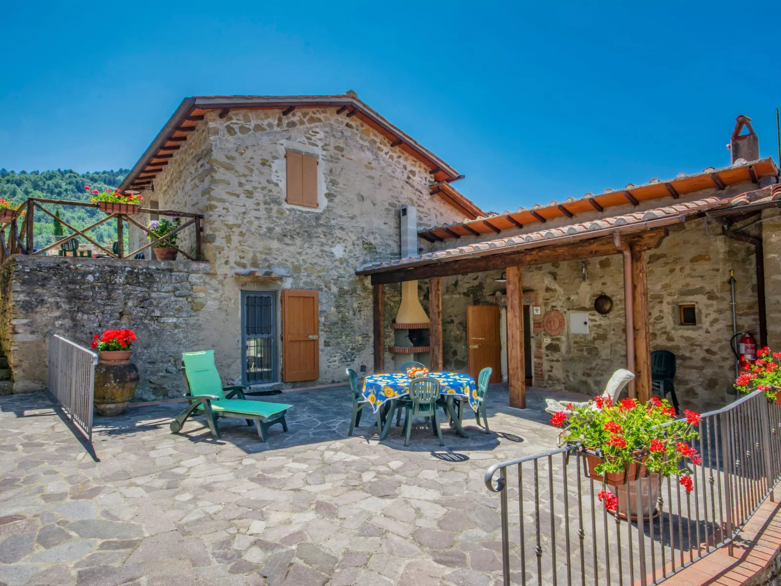 Quercia-Outside