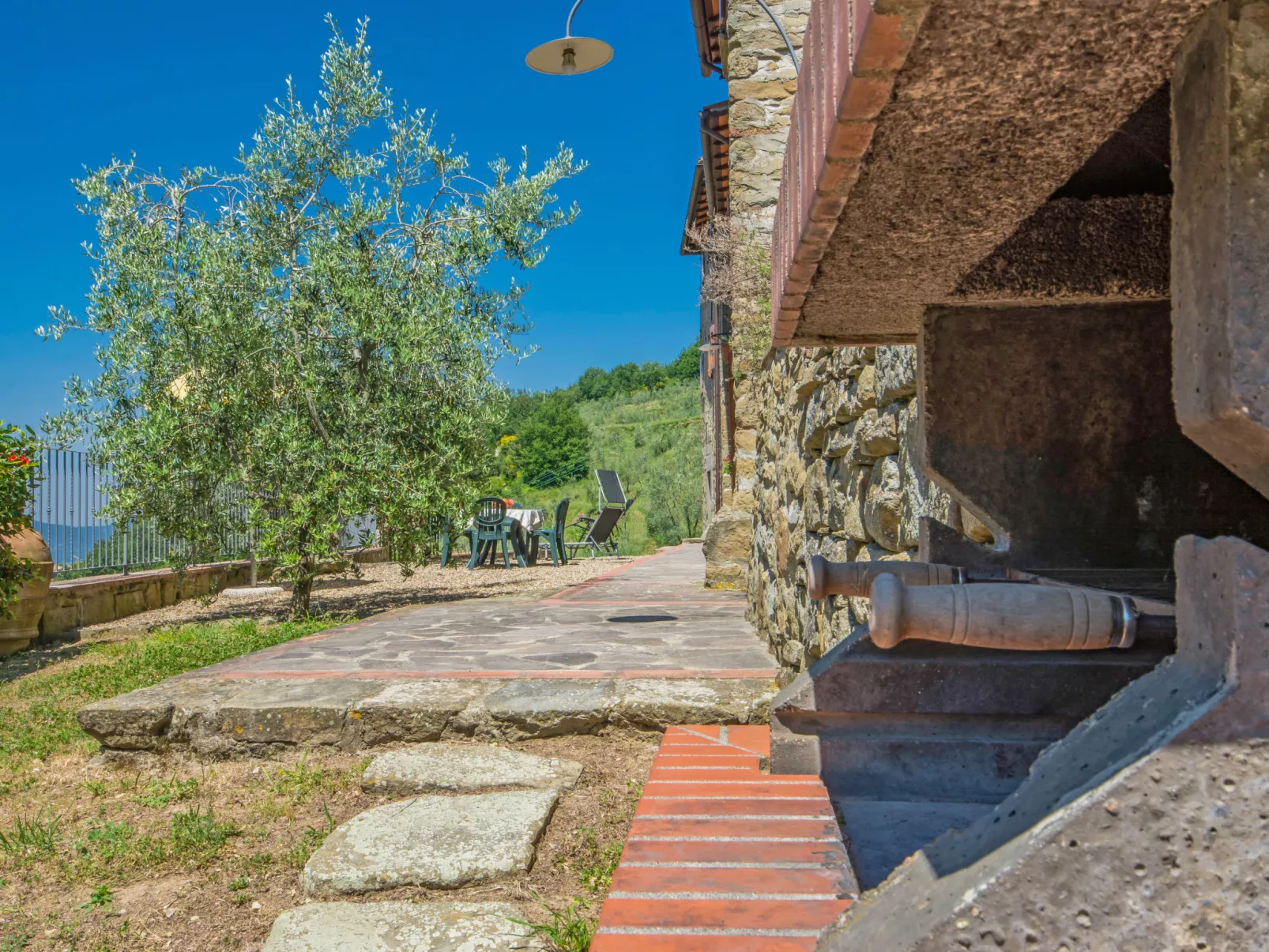 Quercia-Outside