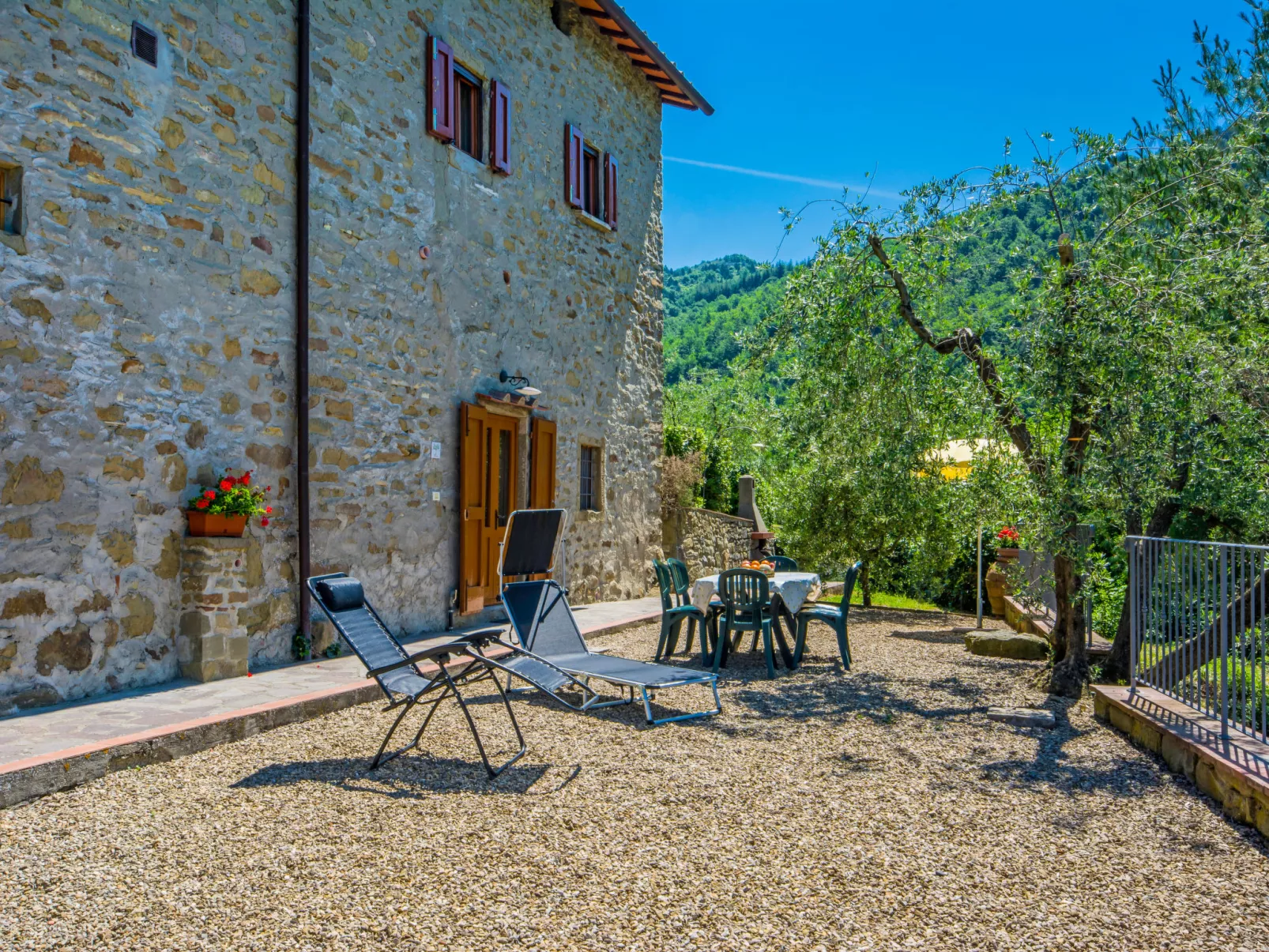 Quercia-Outside
