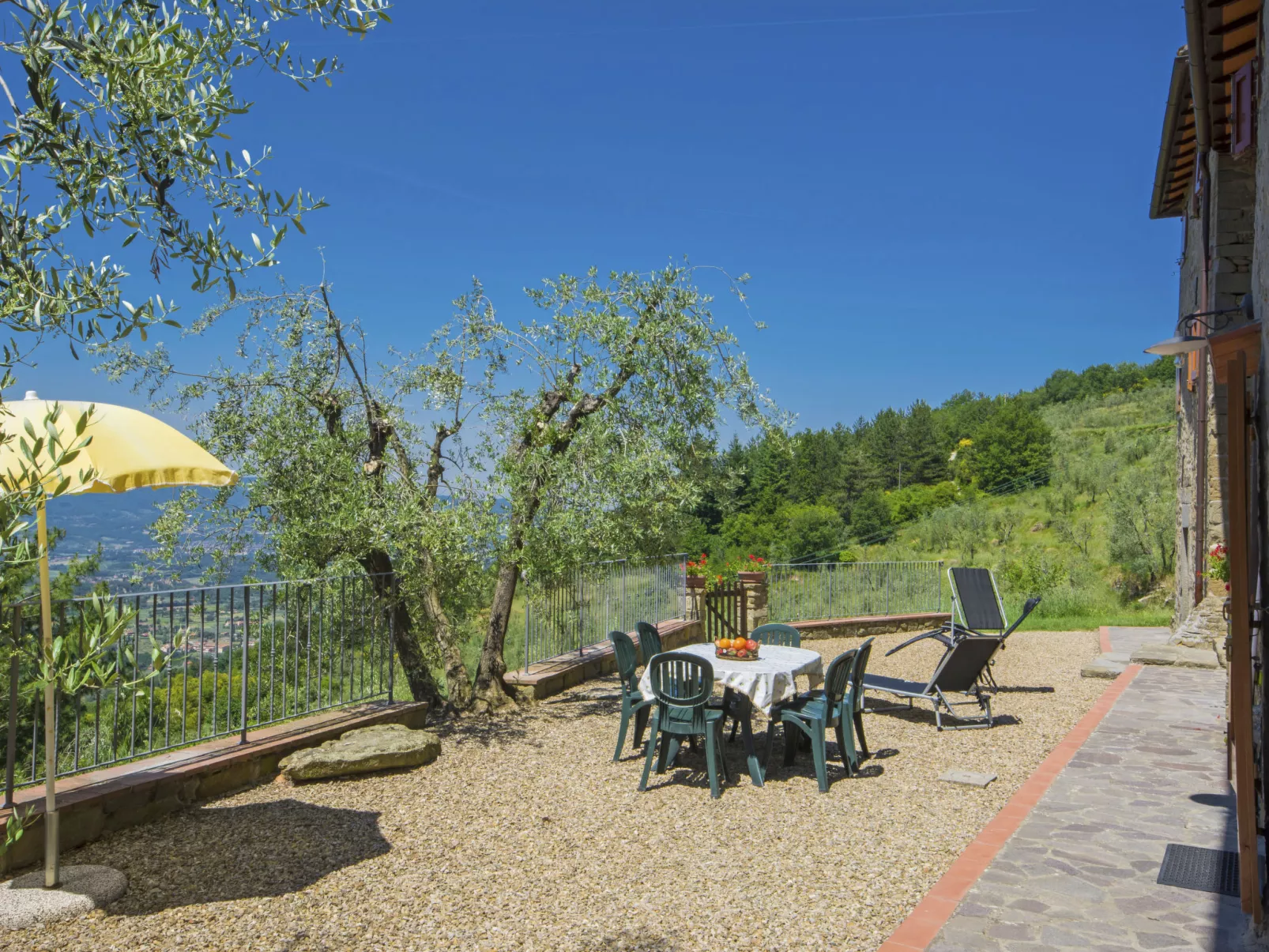 Quercia-Outside