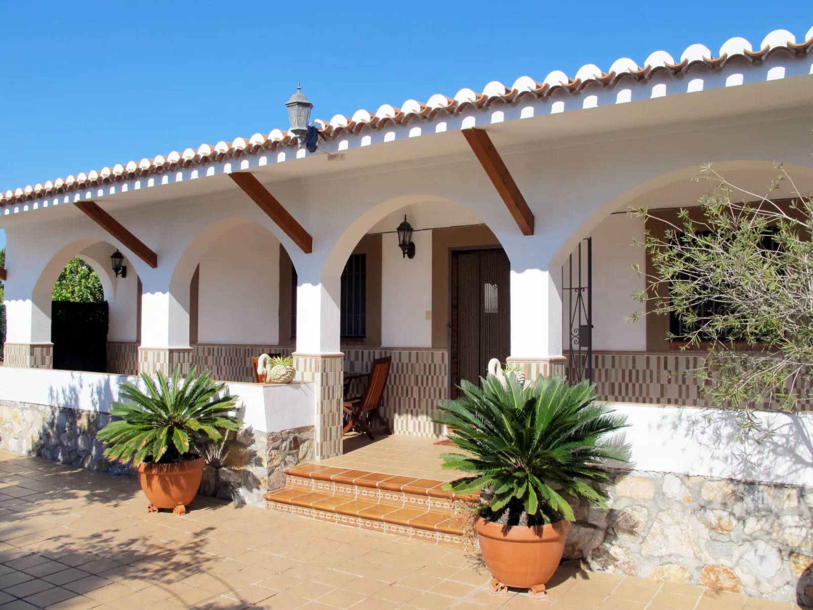 El Pino-Outside