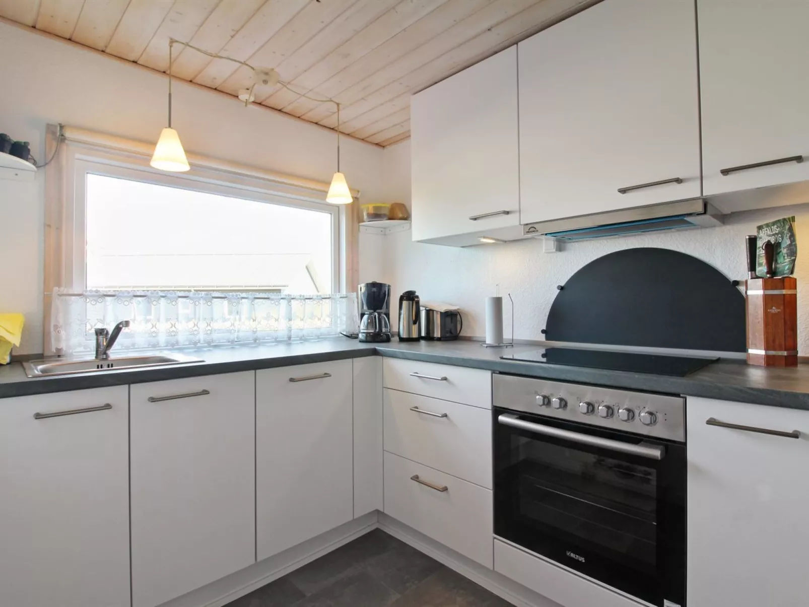"Jarla" - 250m from the sea-Inside