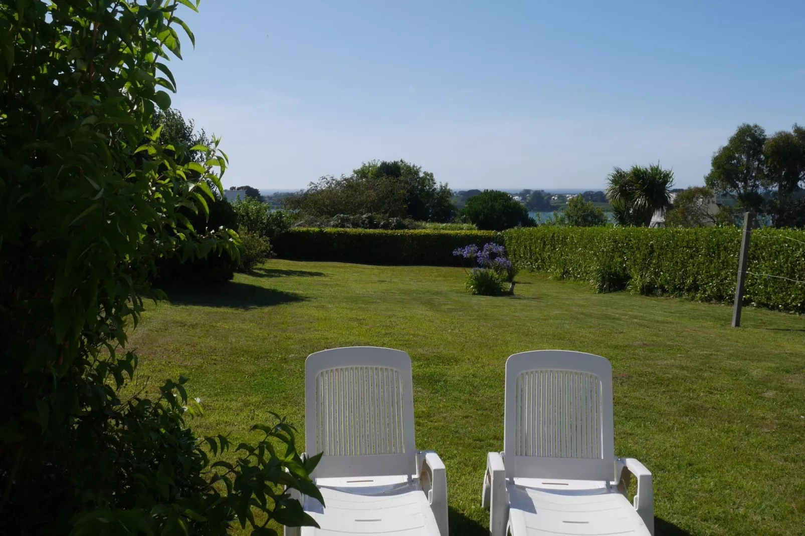 Ferienhaus mit Meerblick Landéda-Gärten Sommer