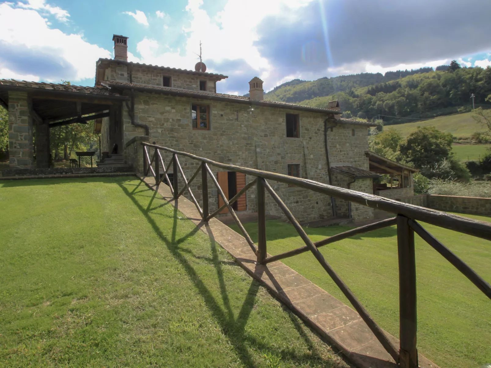 Torsoli-Outside
