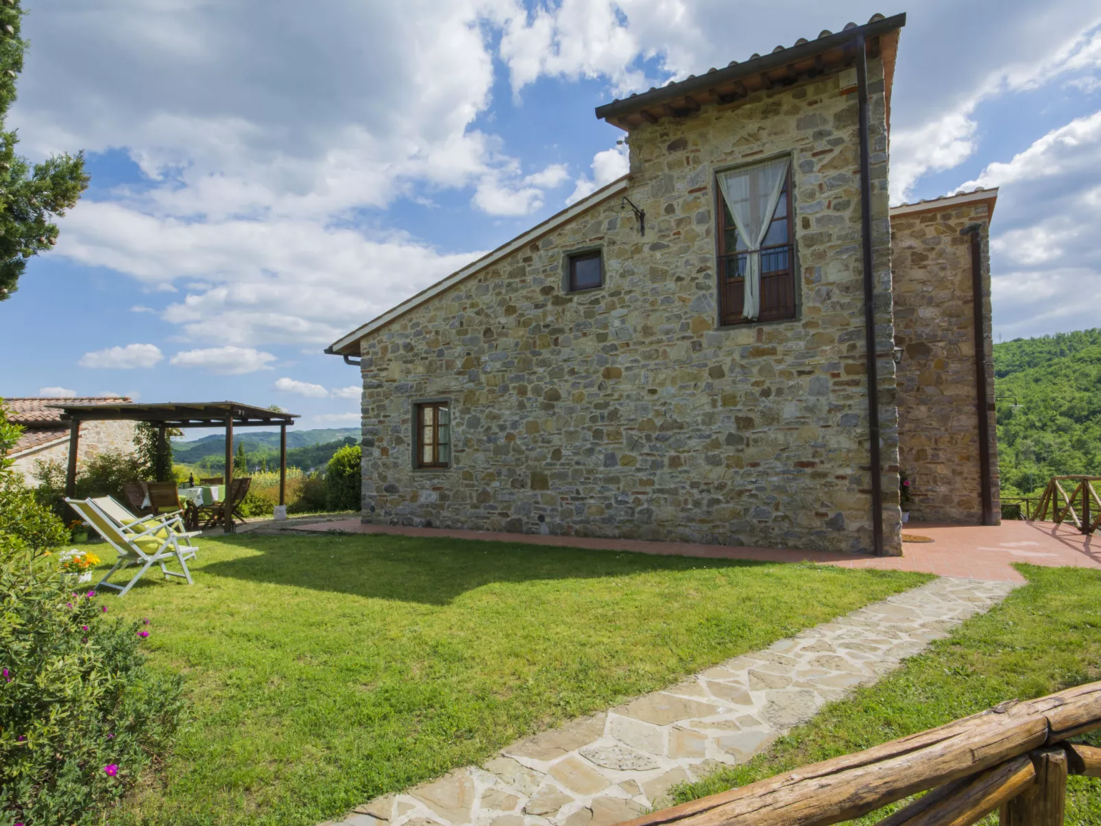 La Torre-Outside