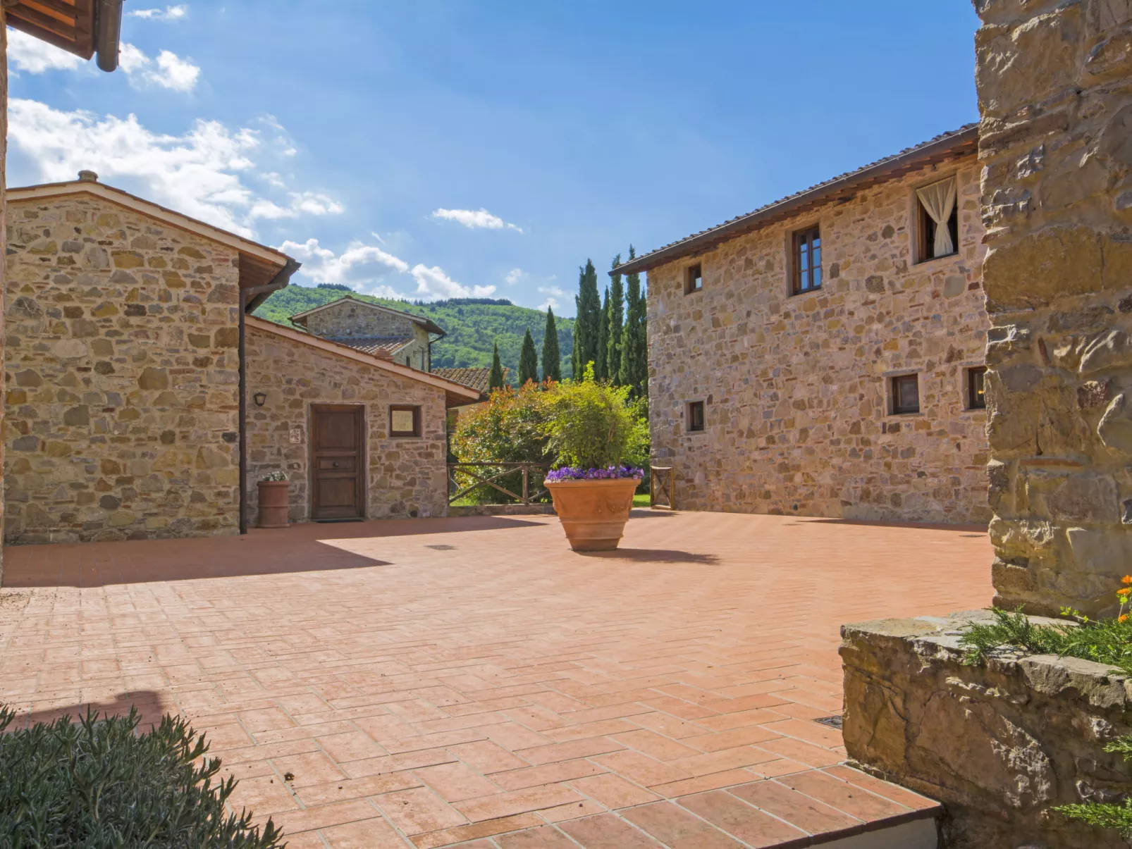 La Torre-Outside