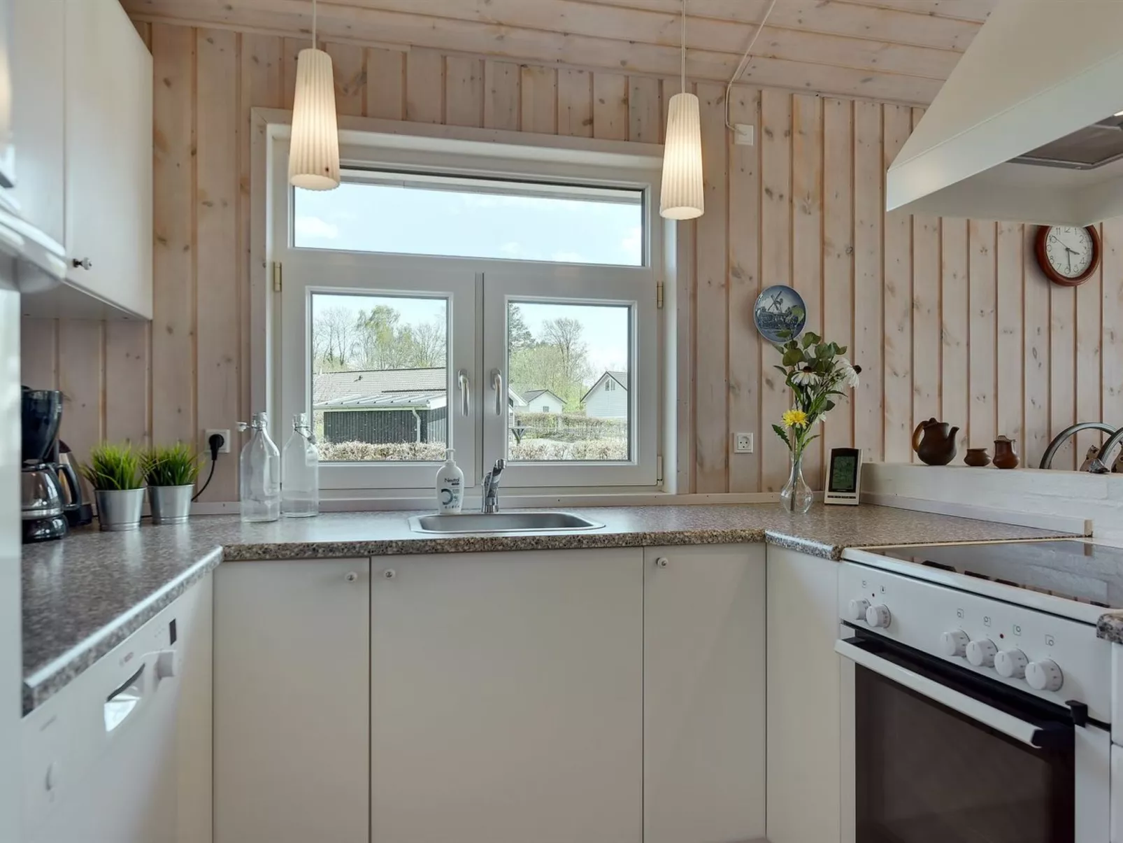 "Enja" - 150m from the sea-Inside