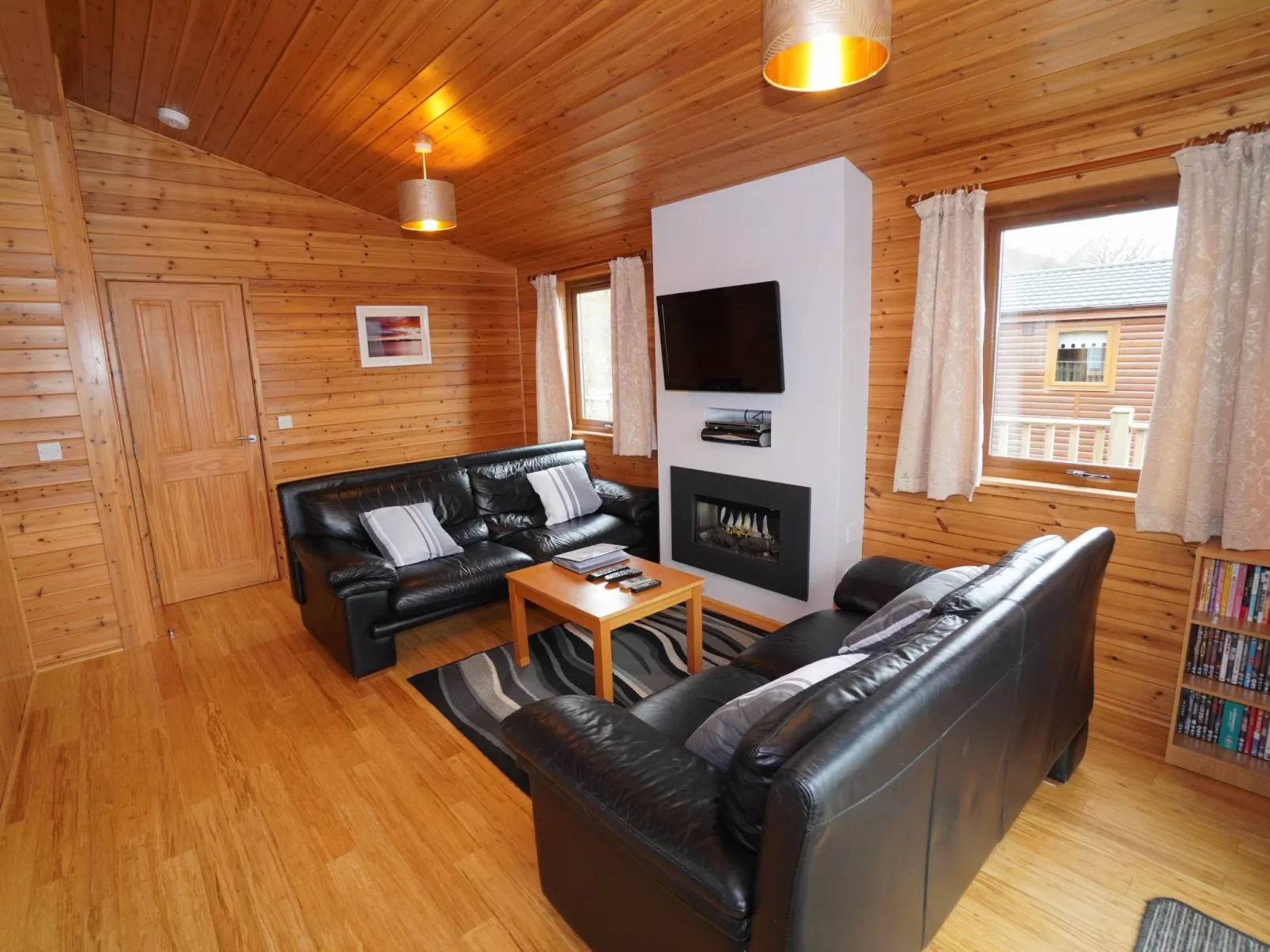 Loch Leven Lodge 11-Inside