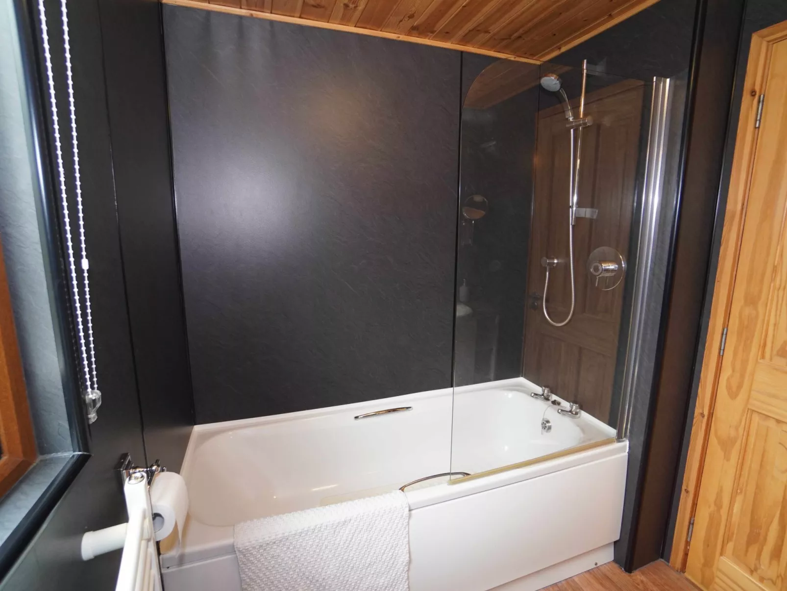 Loch Leven Lodge 11-Inside