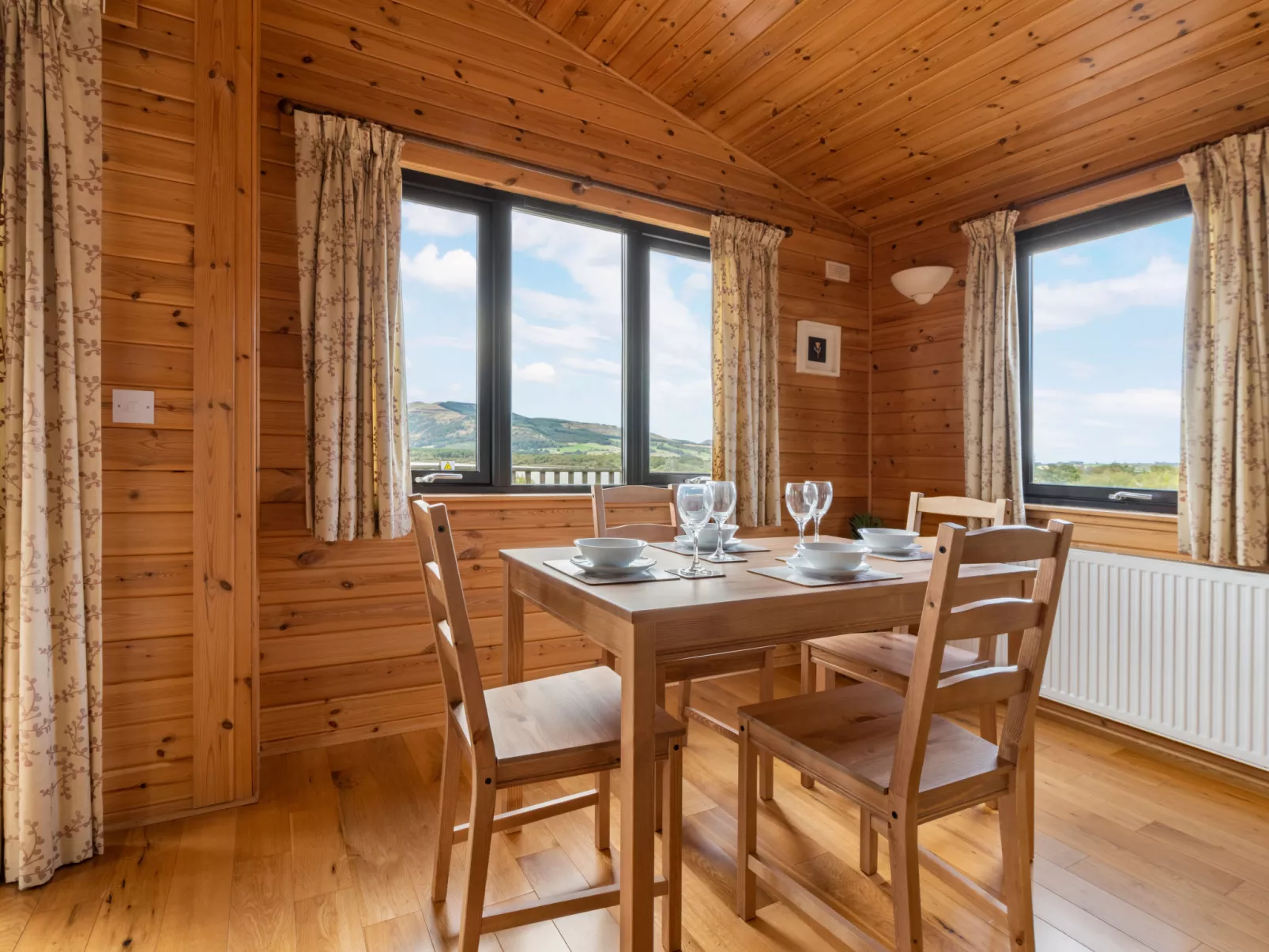 Loch Side Lodge 8-Inside