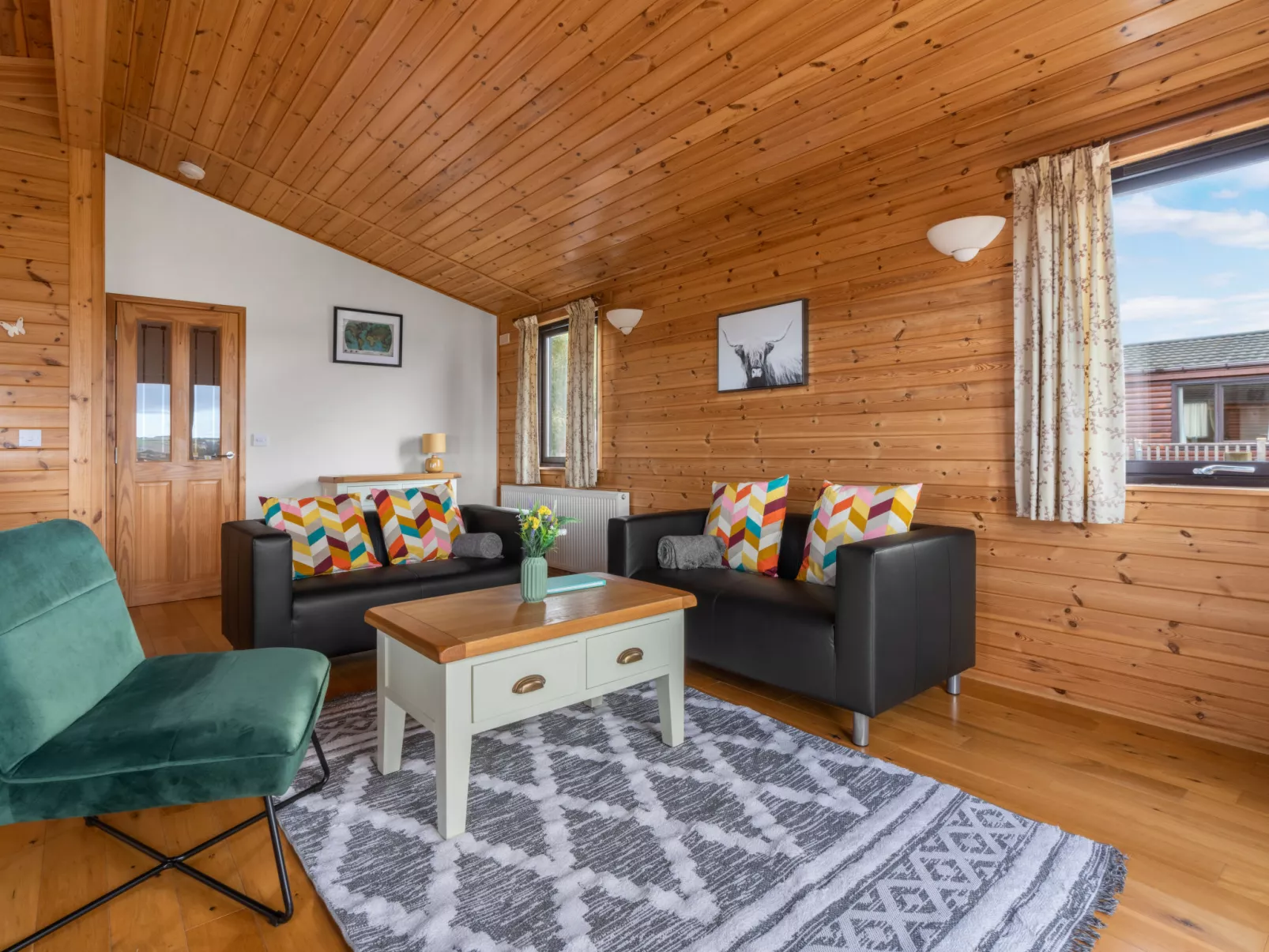 Loch Side Lodge 8-Inside