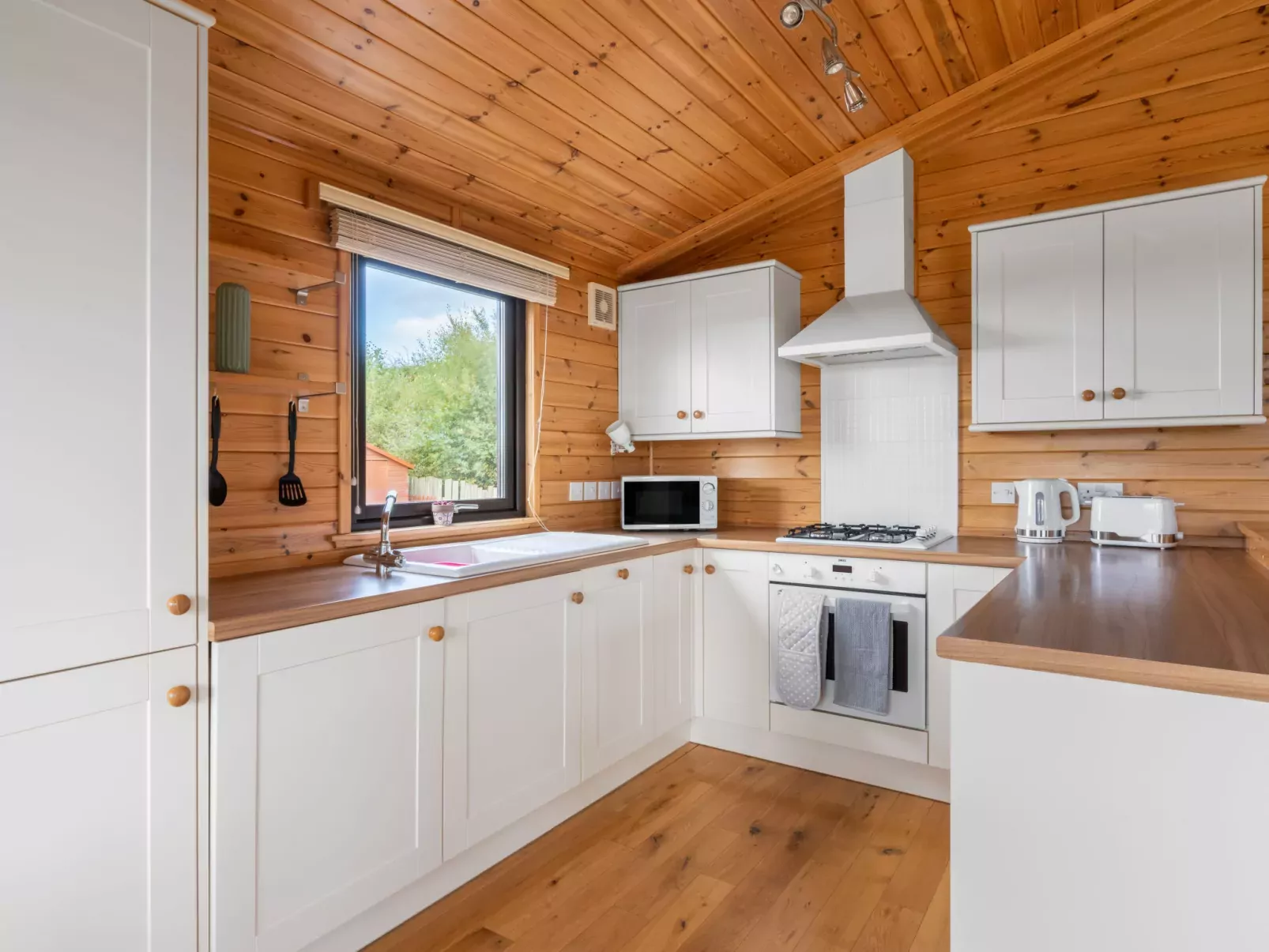 Loch Side Lodge 8-Inside