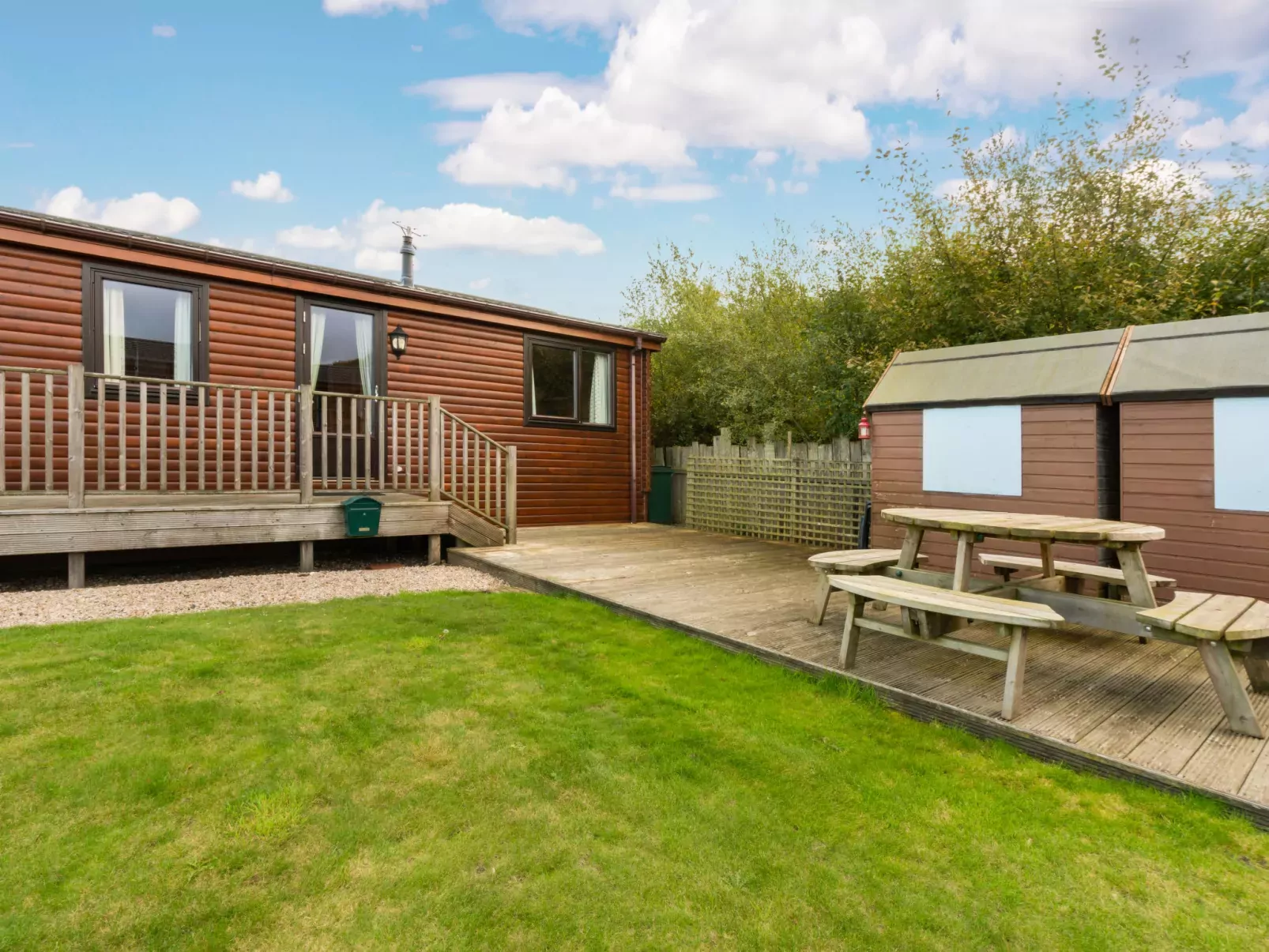 Loch Side Lodge 8-Outside