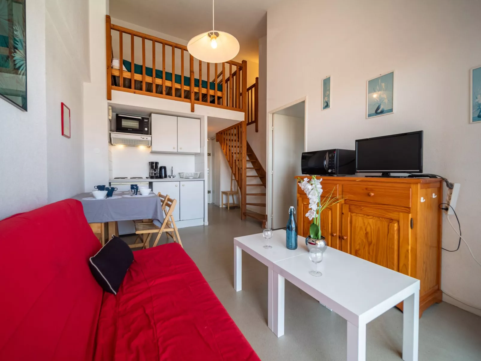 Les Flots Bleus-Inside