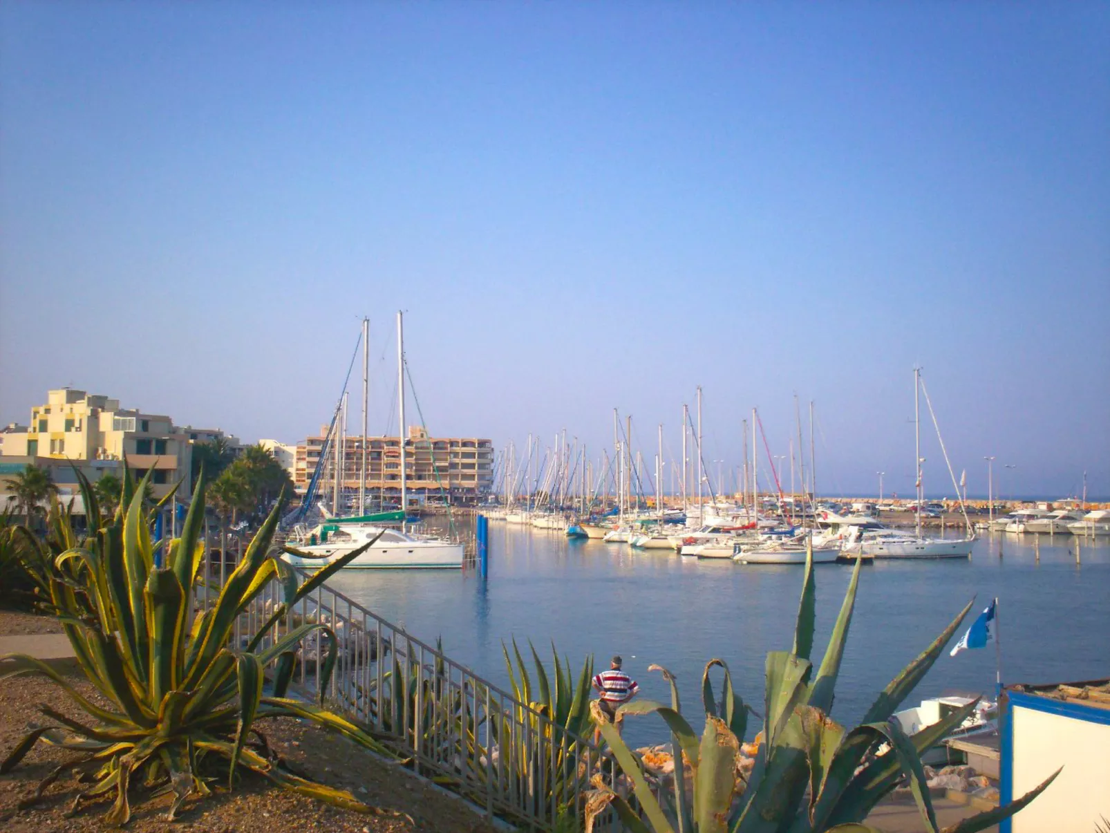 Les Flots Bleus-Area