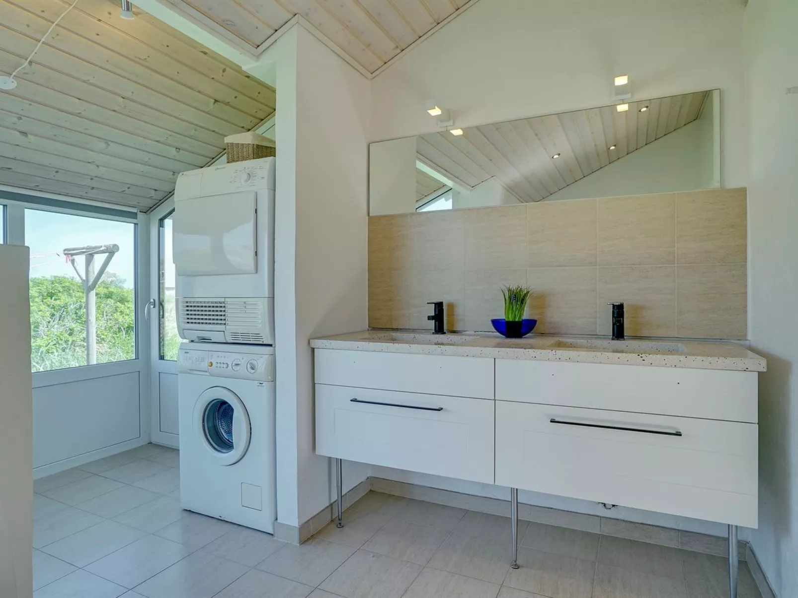 "Broder" - 150m from the sea-Inside