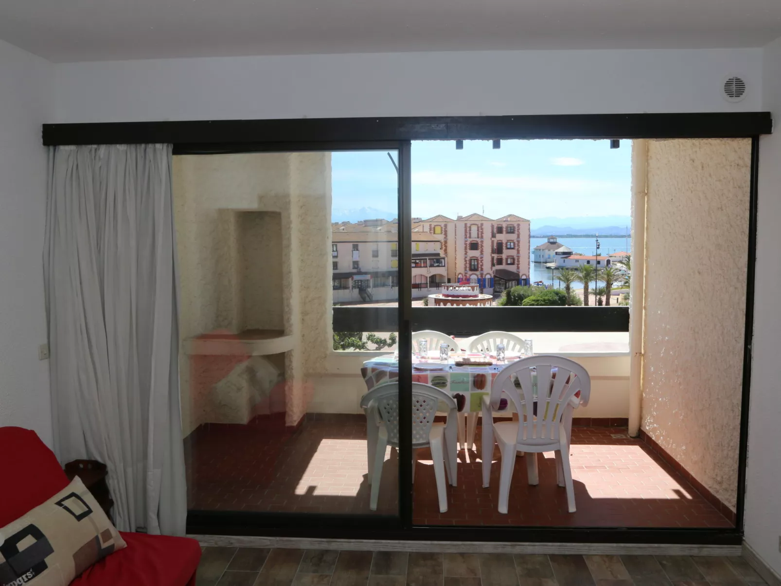 Martinique 2/3-Inside