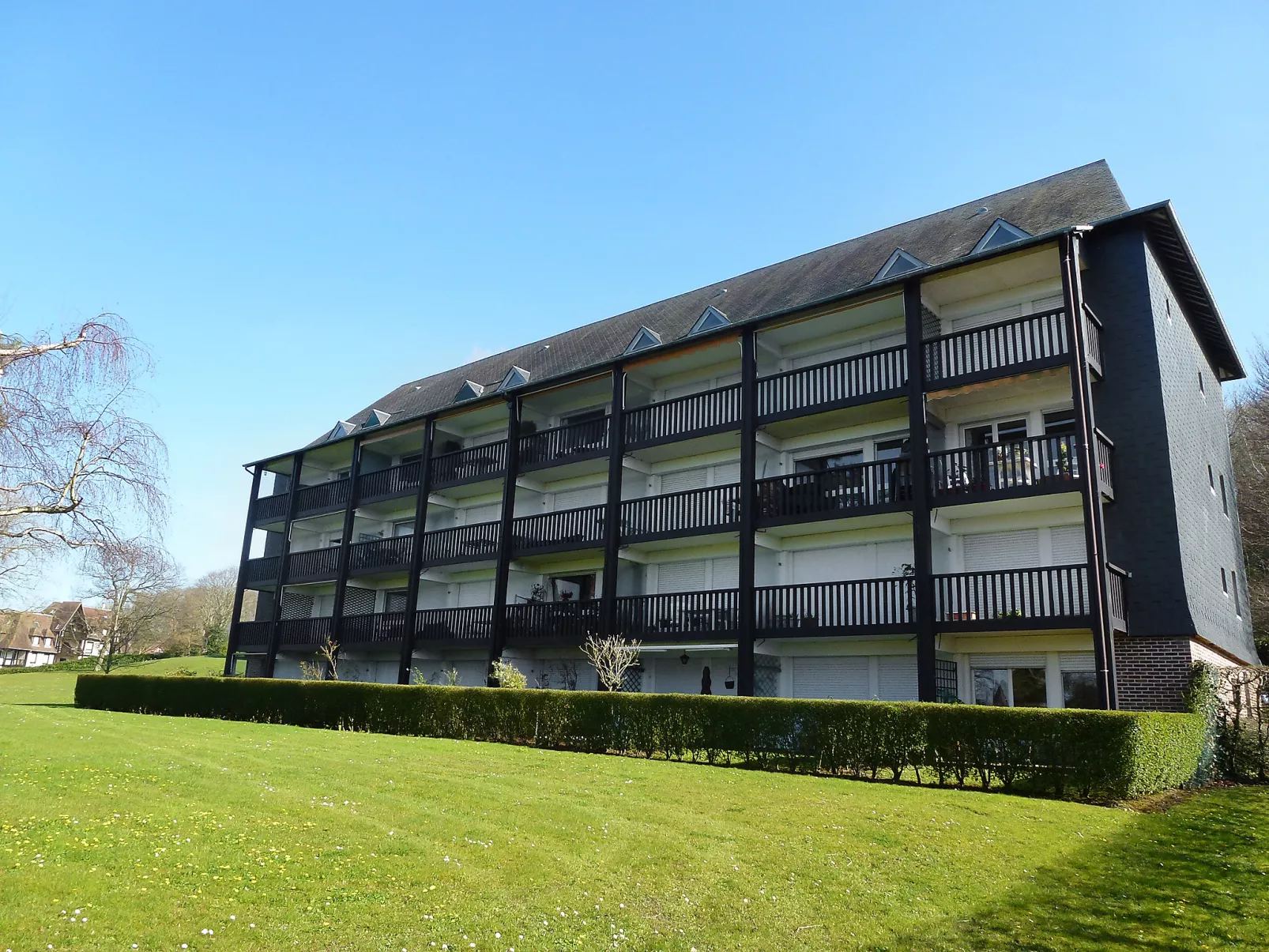 Le Parc de la Chaumière-Outside