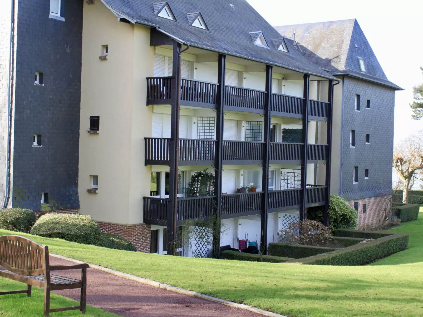 Le Parc de la Chaumière-Outside