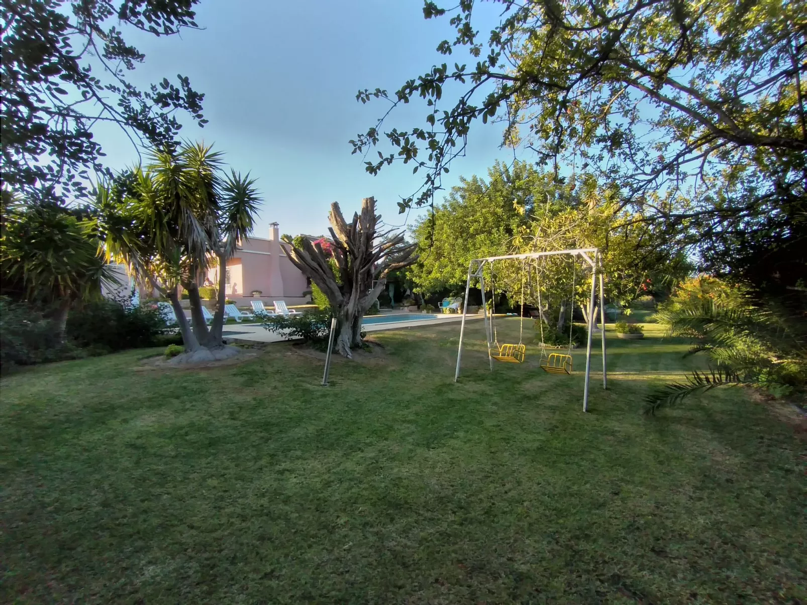 Isaurinda 1-Outside