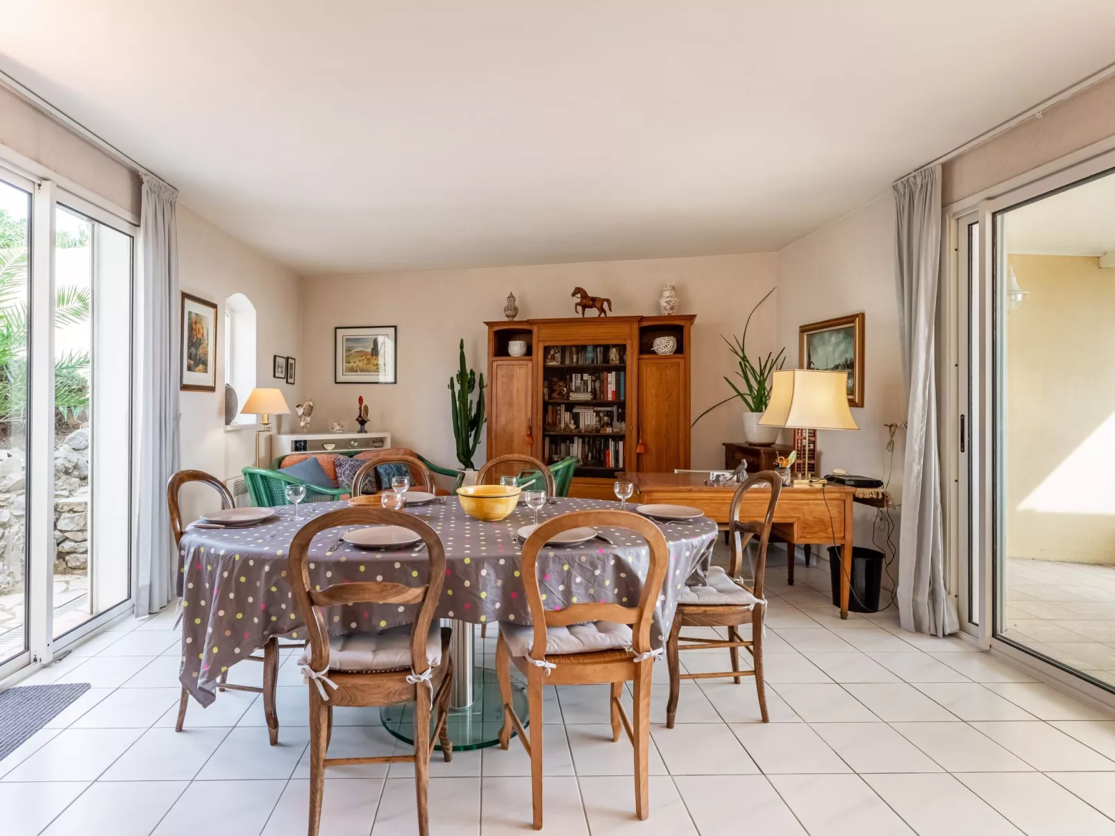 La Maison des Cades-Inside