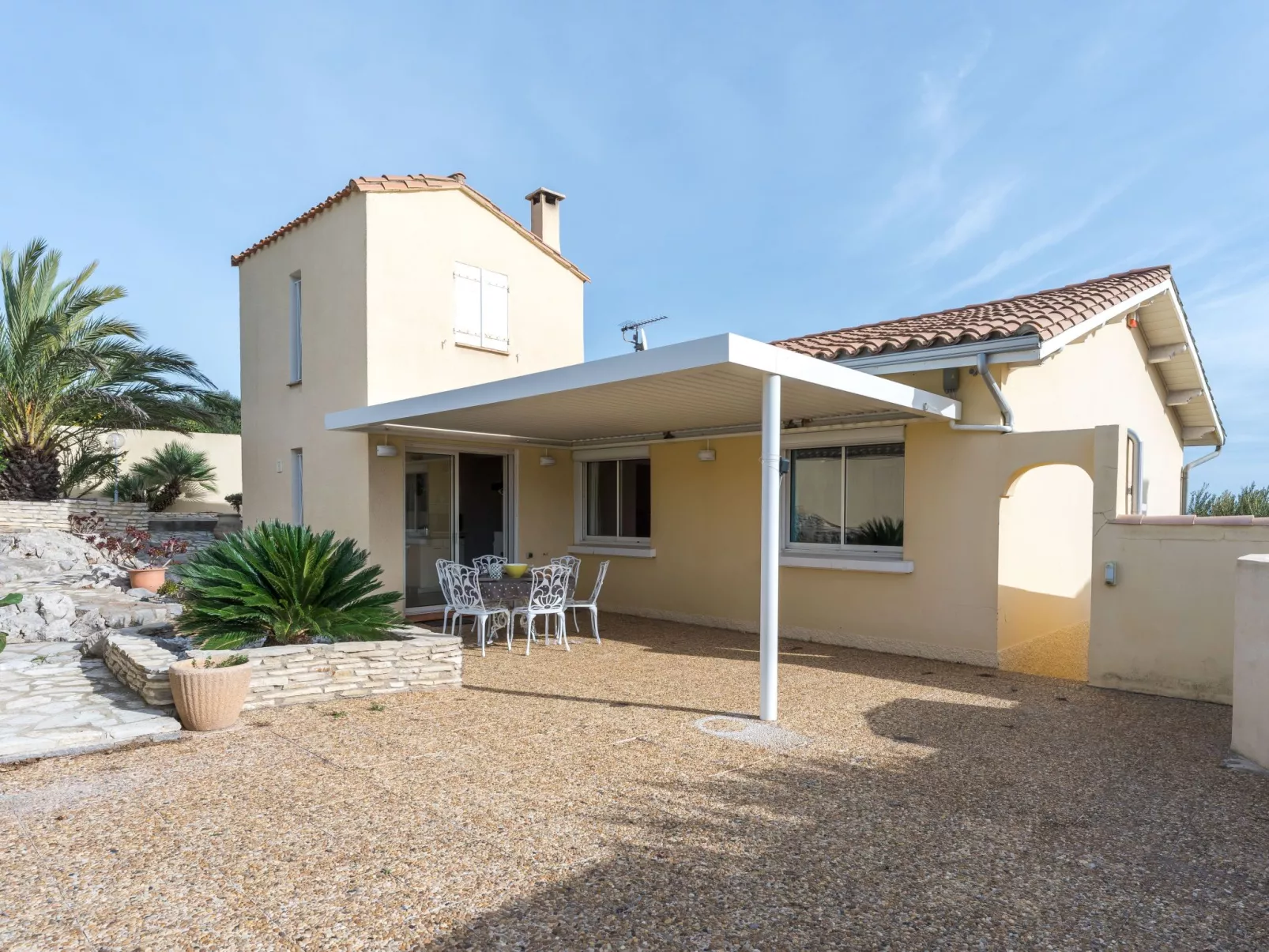 La Maison des Cades-Outside