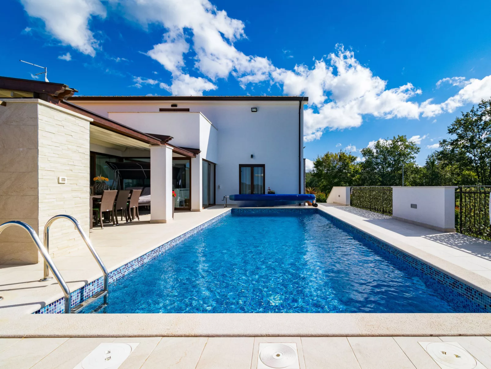 Villa Mala Halu-Outside