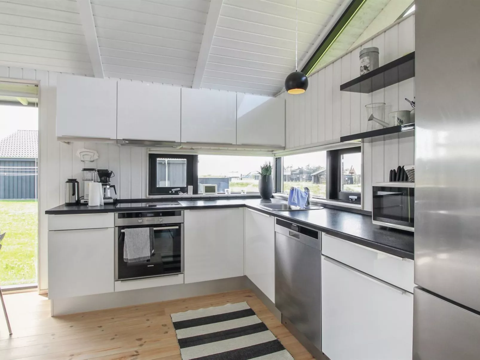 "Auvo" - 600m from the sea-Inside