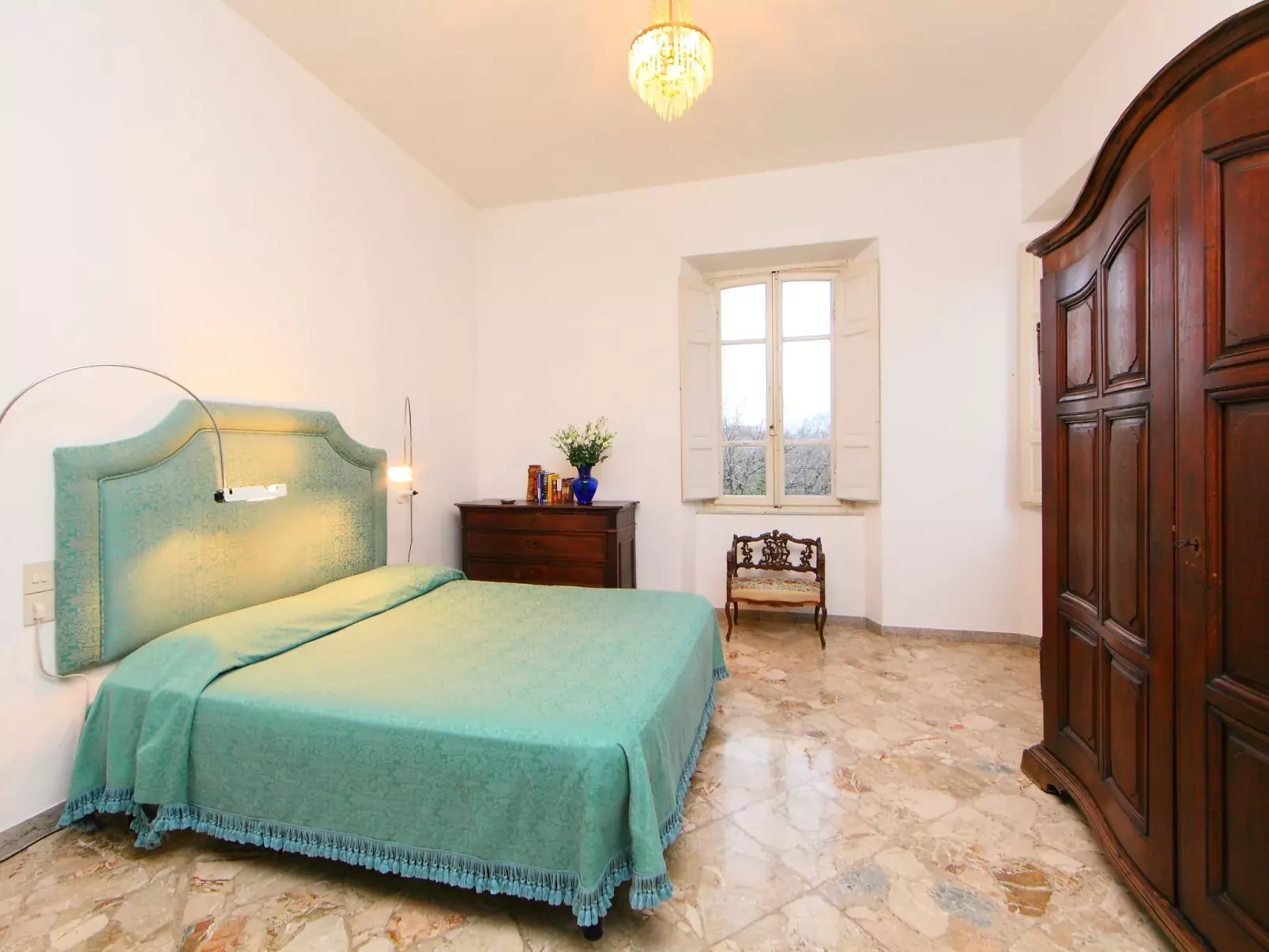 Poggio Patrignone-Inside