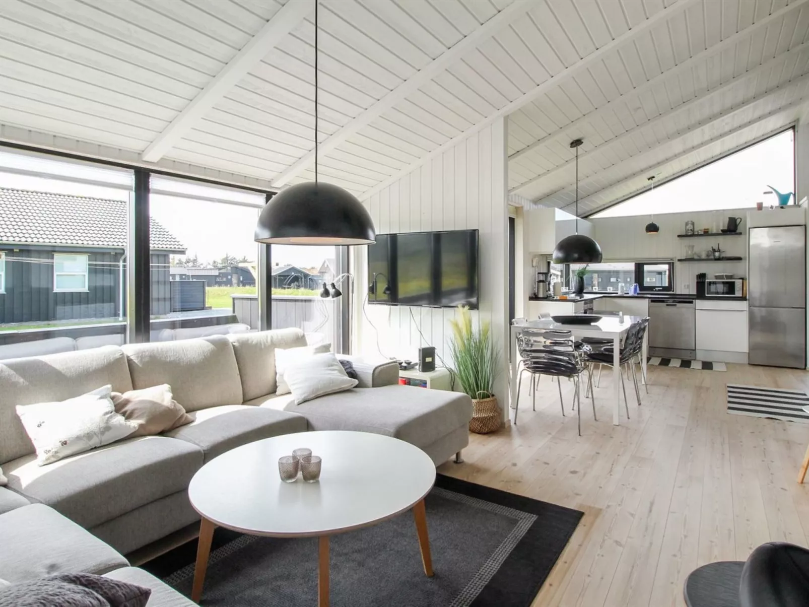 "Auvo" - 600m from the sea-Inside
