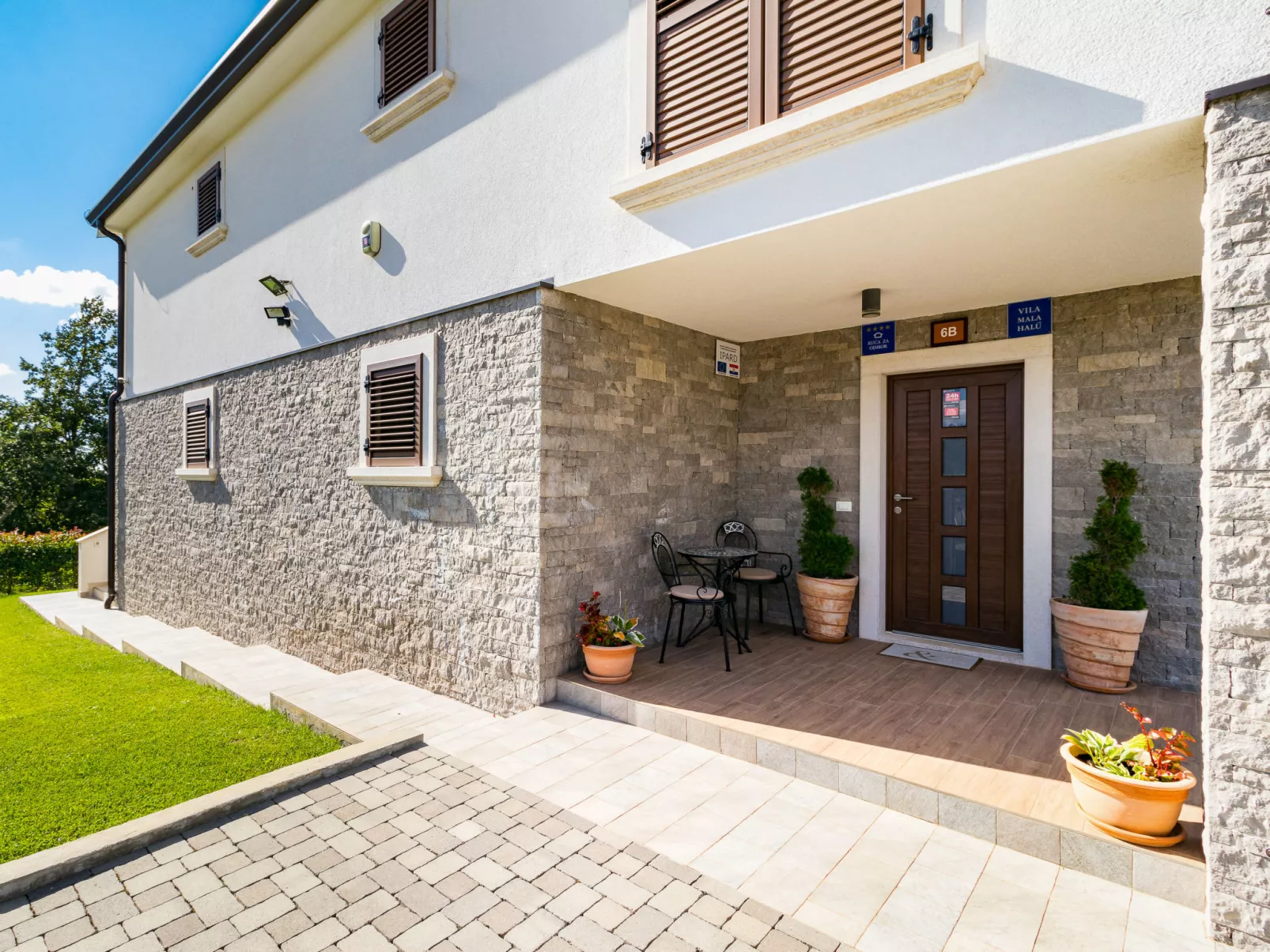 Villa Mala Halu-Outside