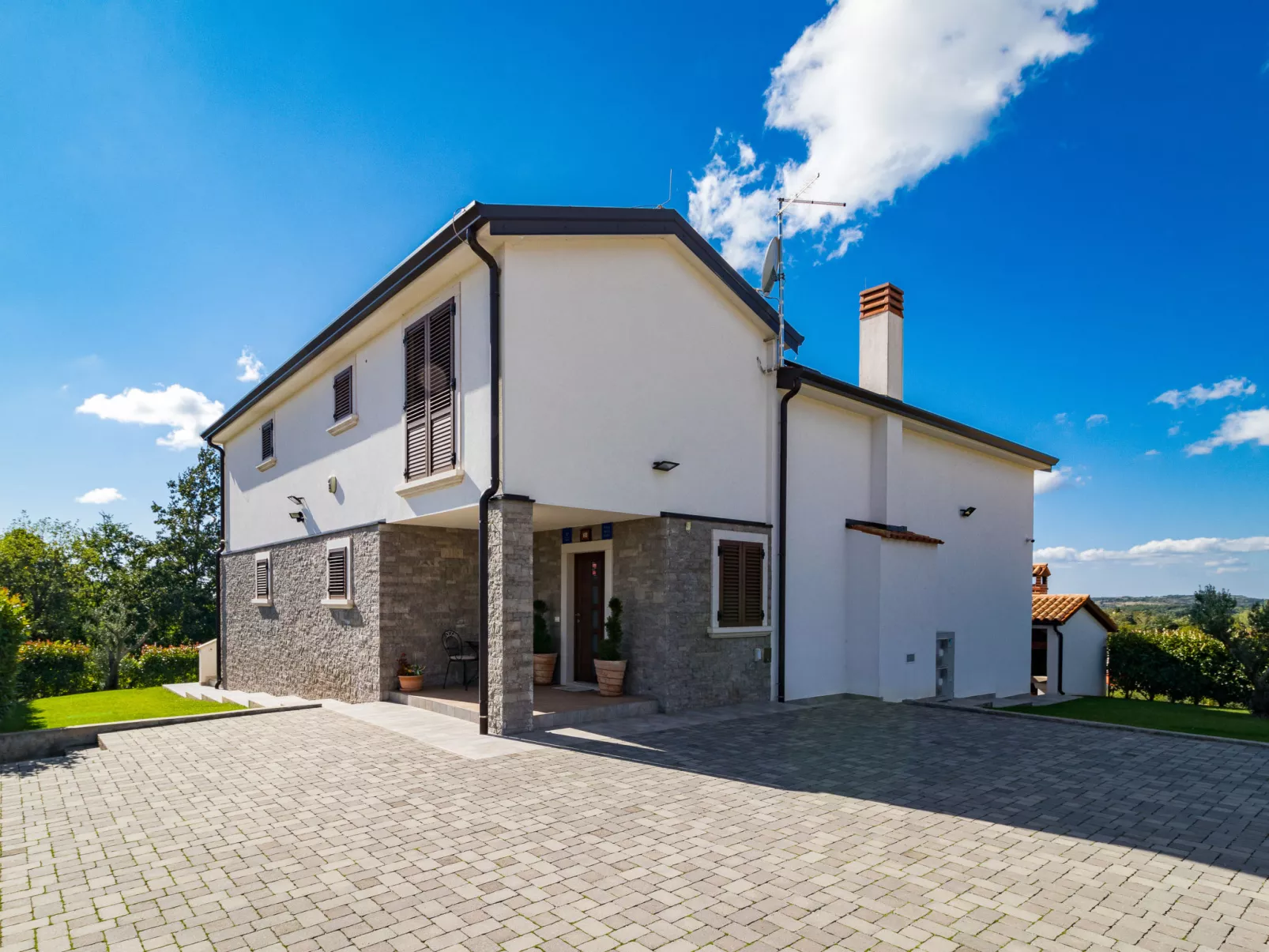 Villa Mala Halu-Outside