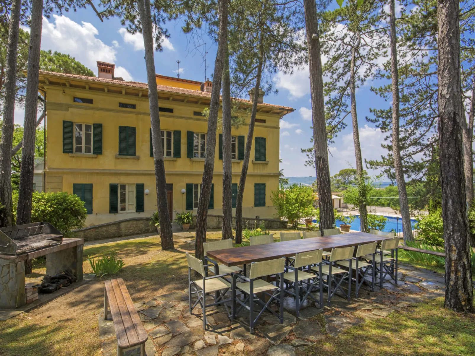 Poggio Patrignone-Outside