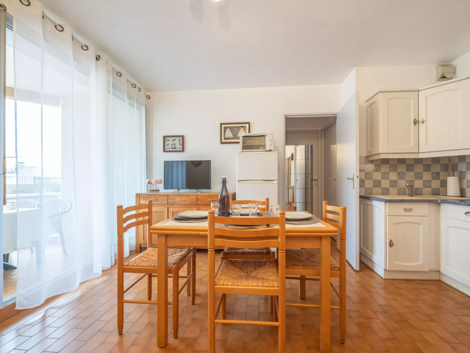 Les Balcons de la Plage-Inside