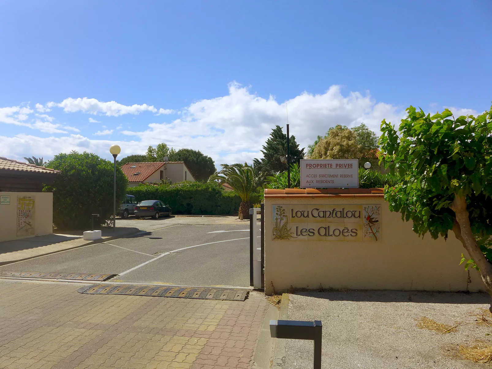 Les Aloès-Outside
