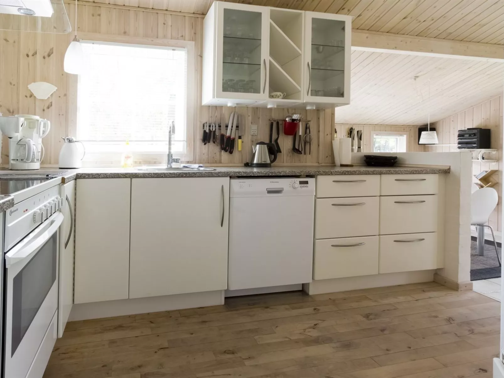 "Akima" - 700m from the sea-Drinnen