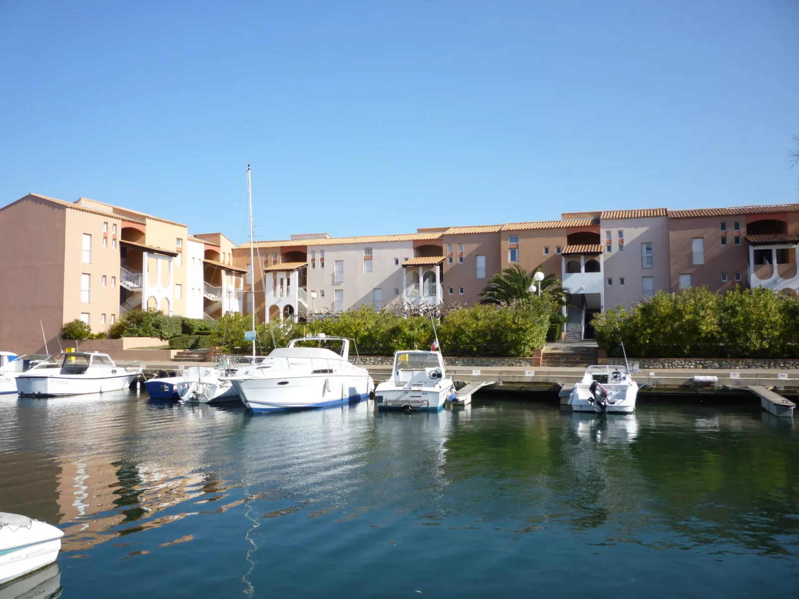 Marina Village-Dehors
