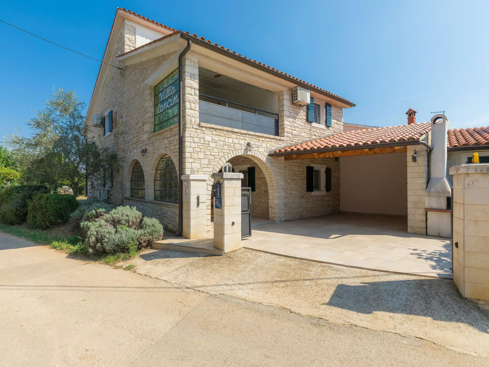Villa Lancin-Dehors