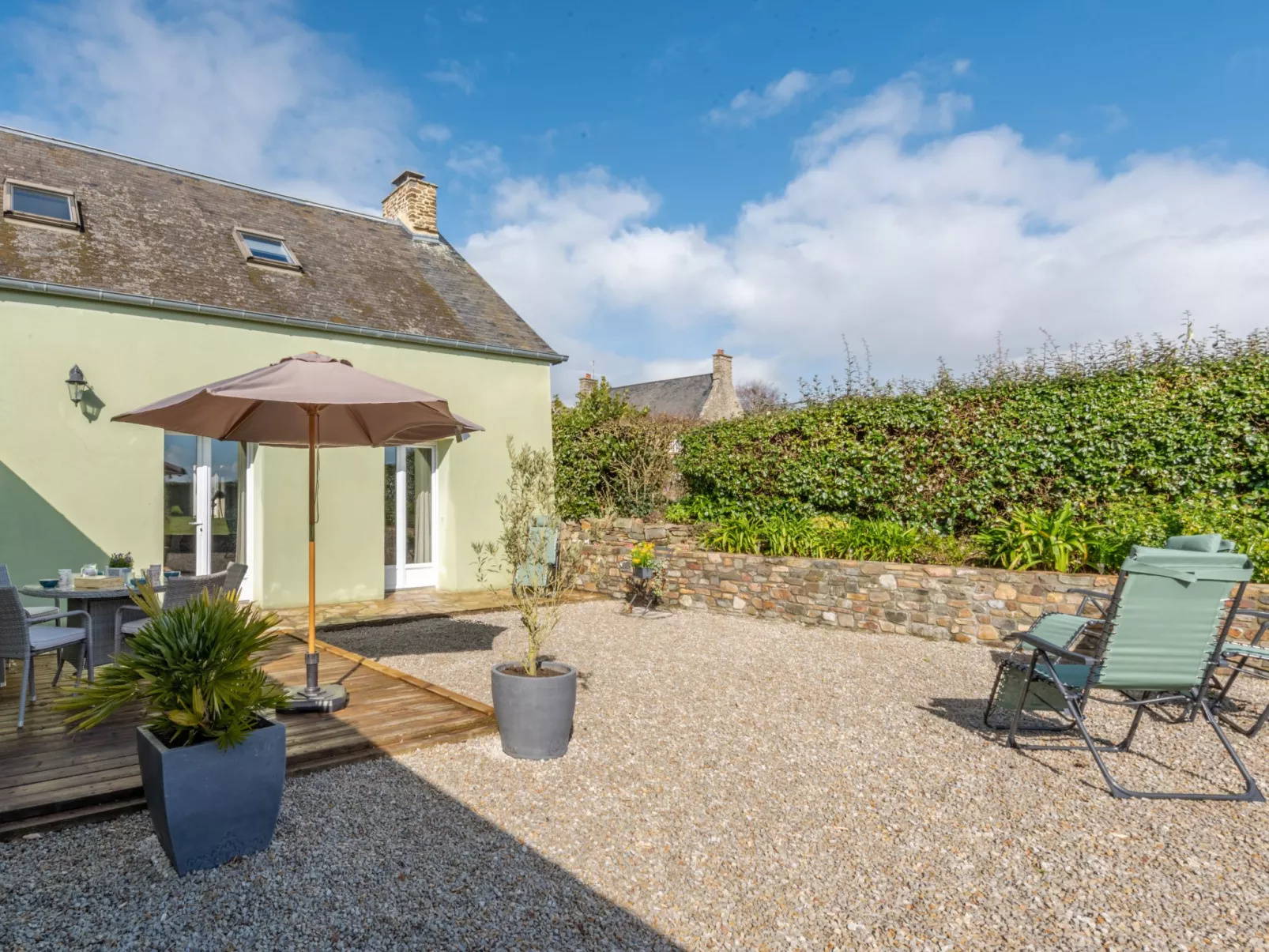 Cottage du Hamel es Clos-Outside
