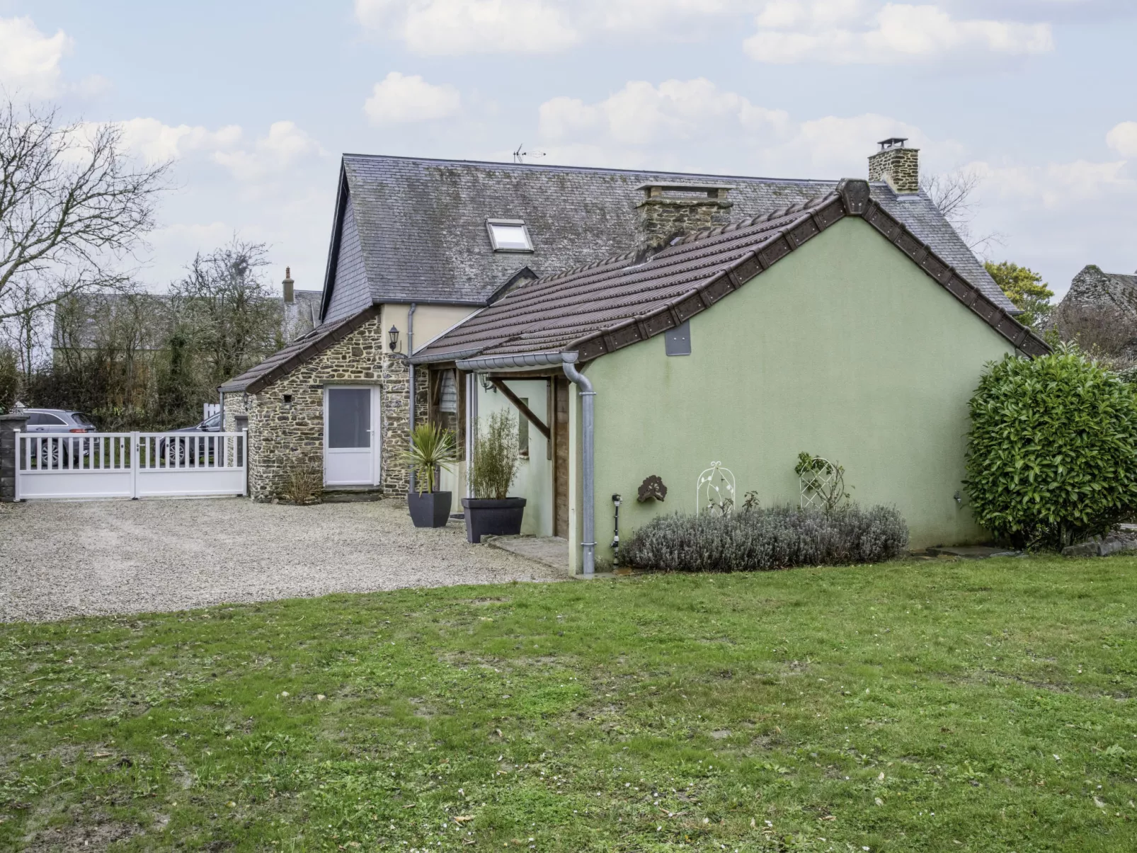 Cottage du Hamel es Clos-Outside