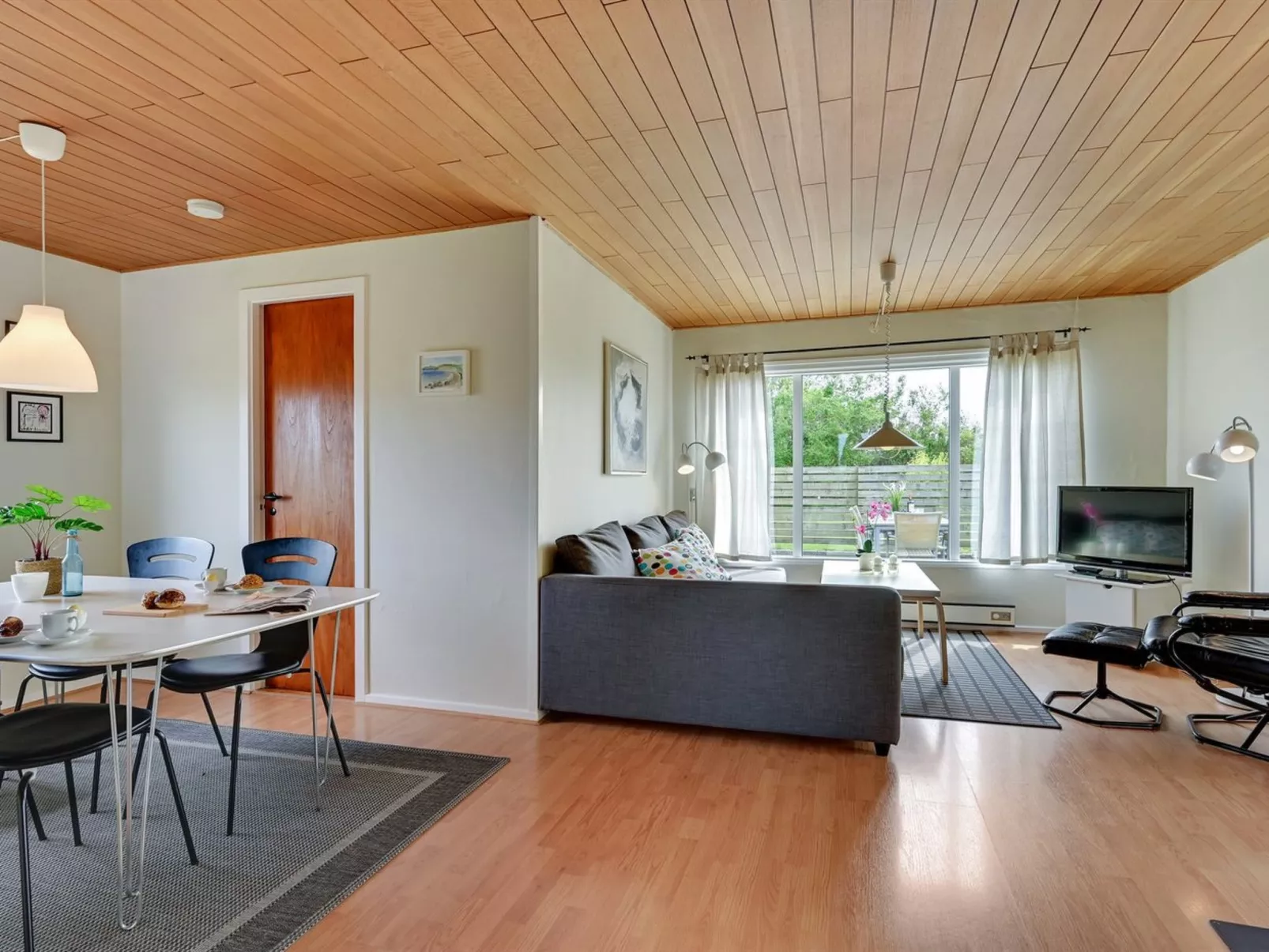 "Holmger" - 500m from the sea-Inside