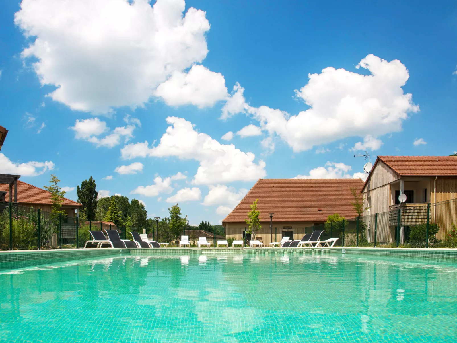 Les Clos du Rocher-Outside