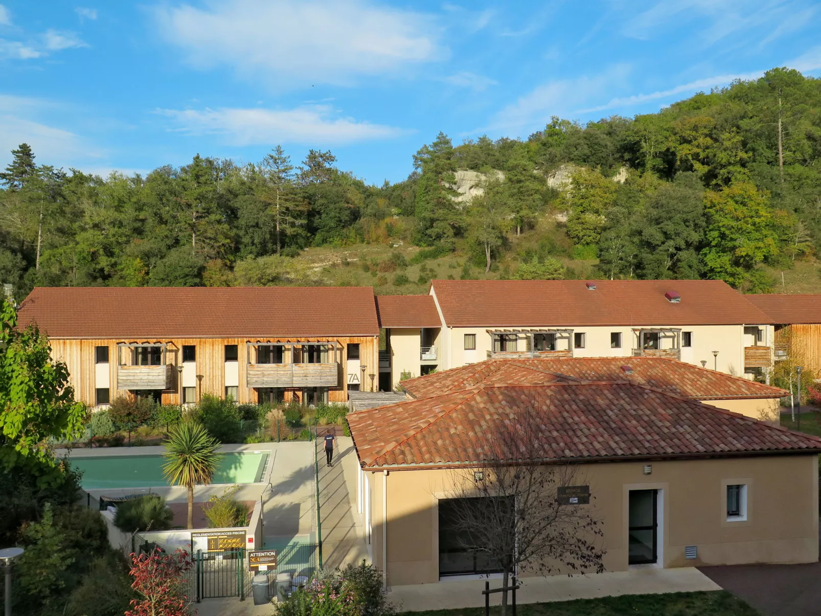 Les Clos du Rocher-Outside